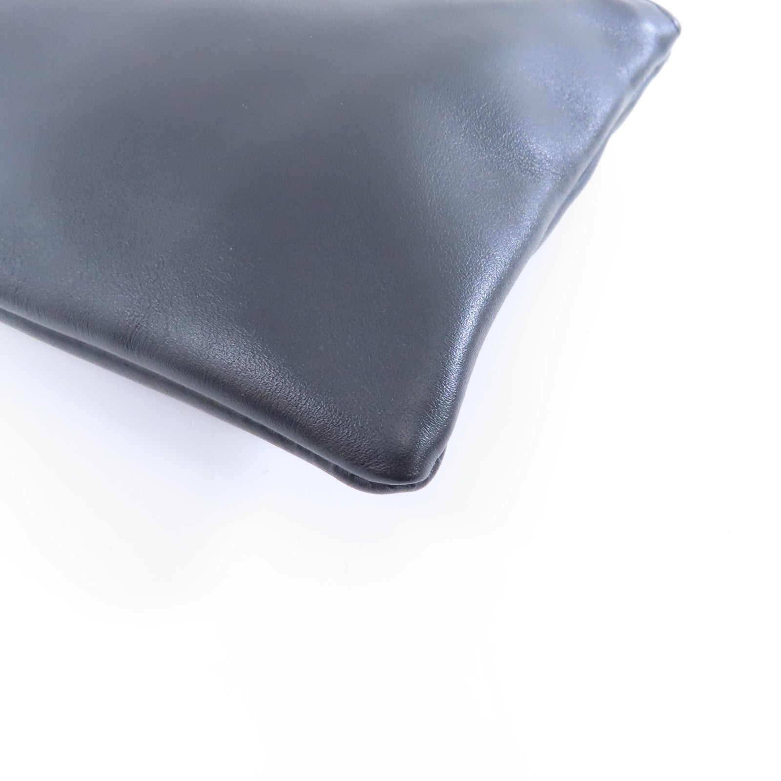 Miu Miu 牛皮皮革Clutch Bag金扣手拿包黑色