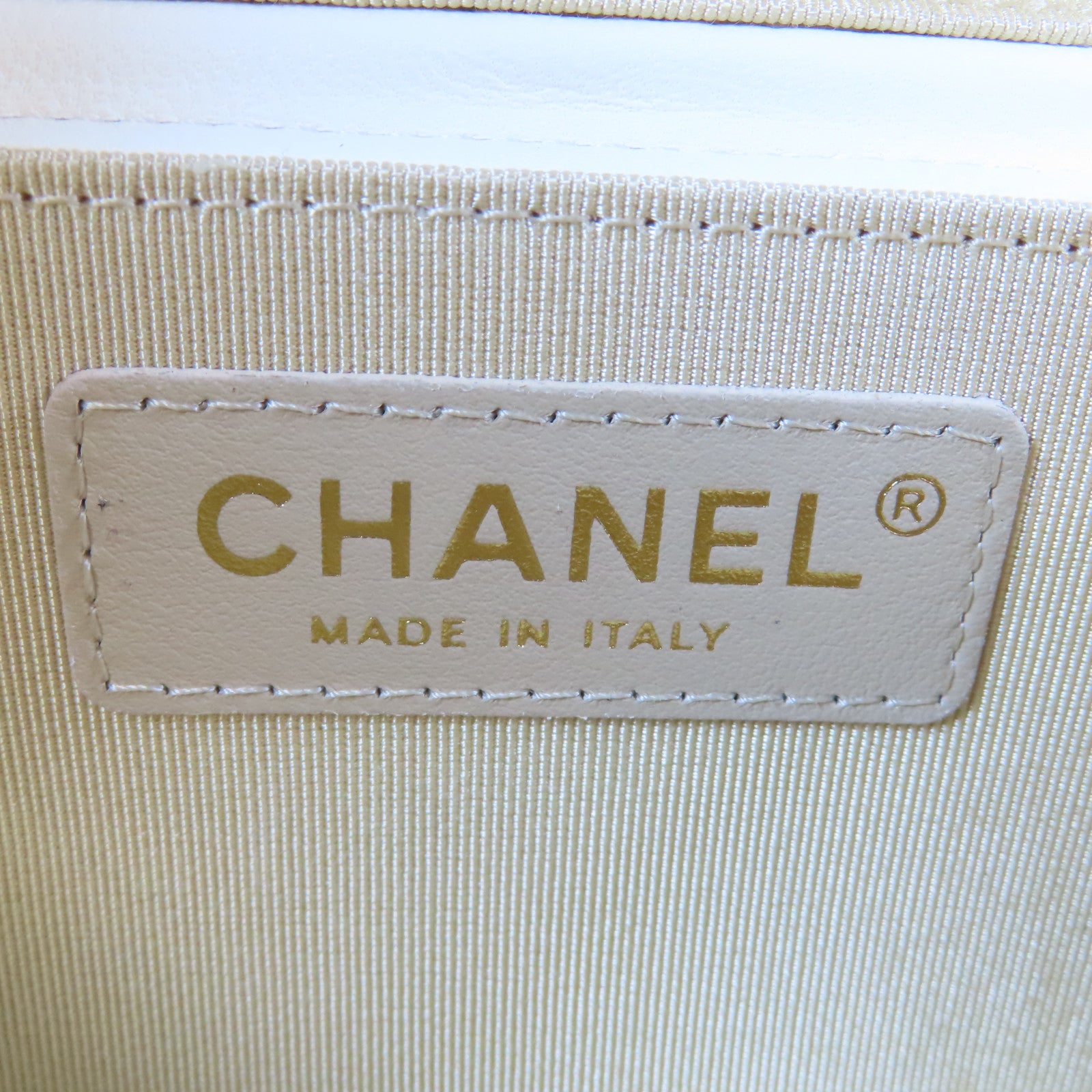 CHANEL 菱格羊皮皮革Vanity Case金扣手挽肩背兩用袋白色