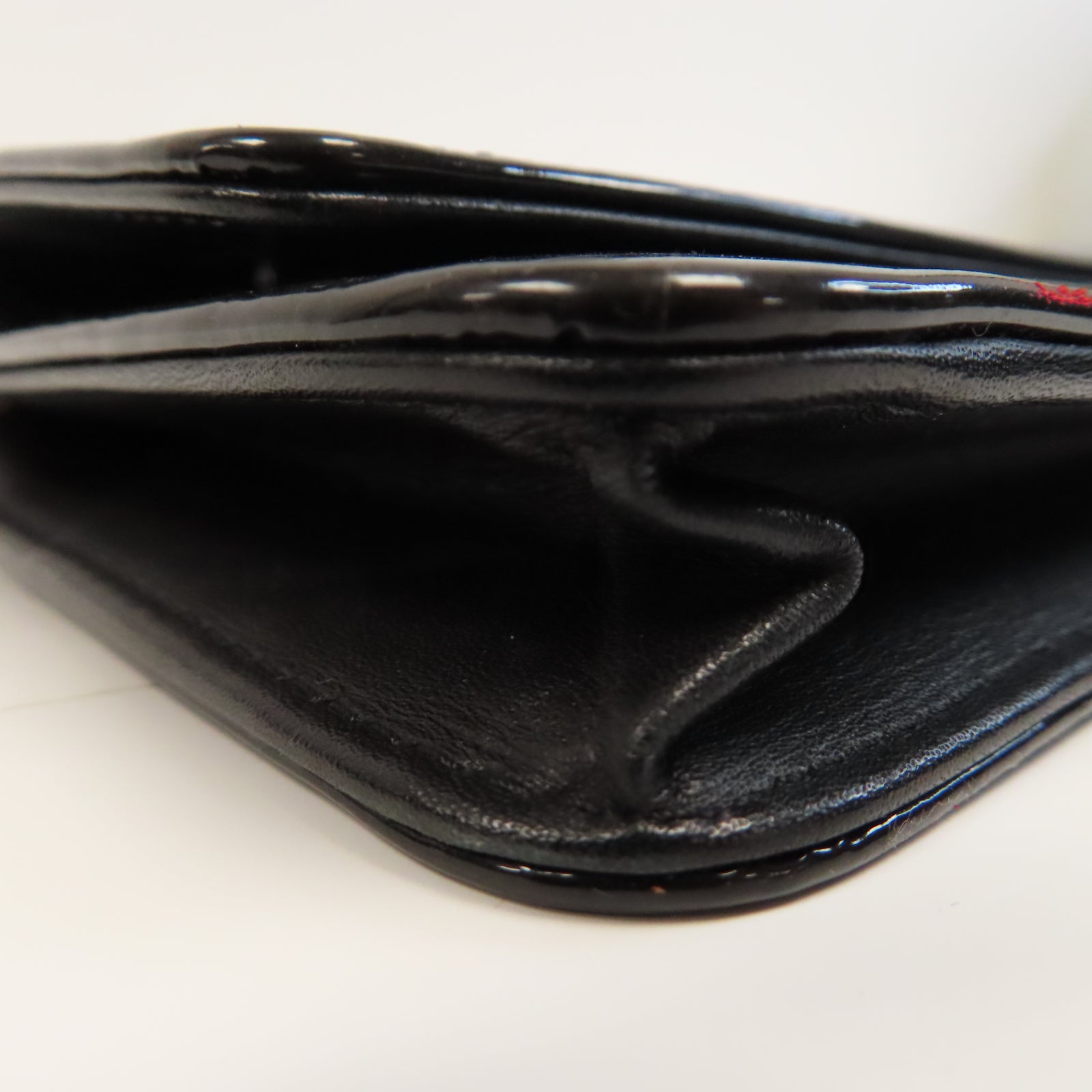CHANEL 漆皮皮革Camellia Wallet On Chain銀扣鏈帶肩背袋黑色