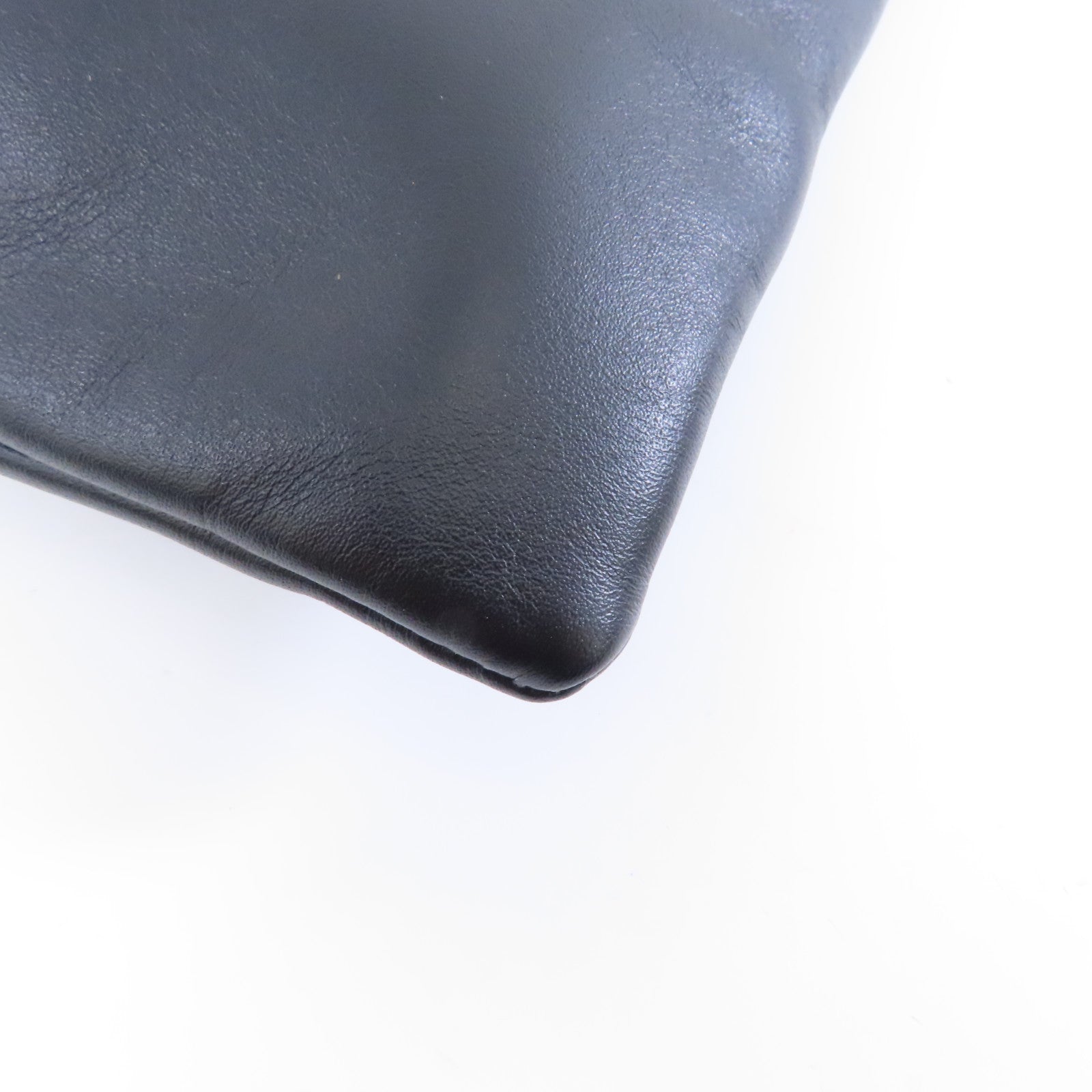 Miu Miu 牛皮皮革Clutch Bag金扣手拿包黑色
