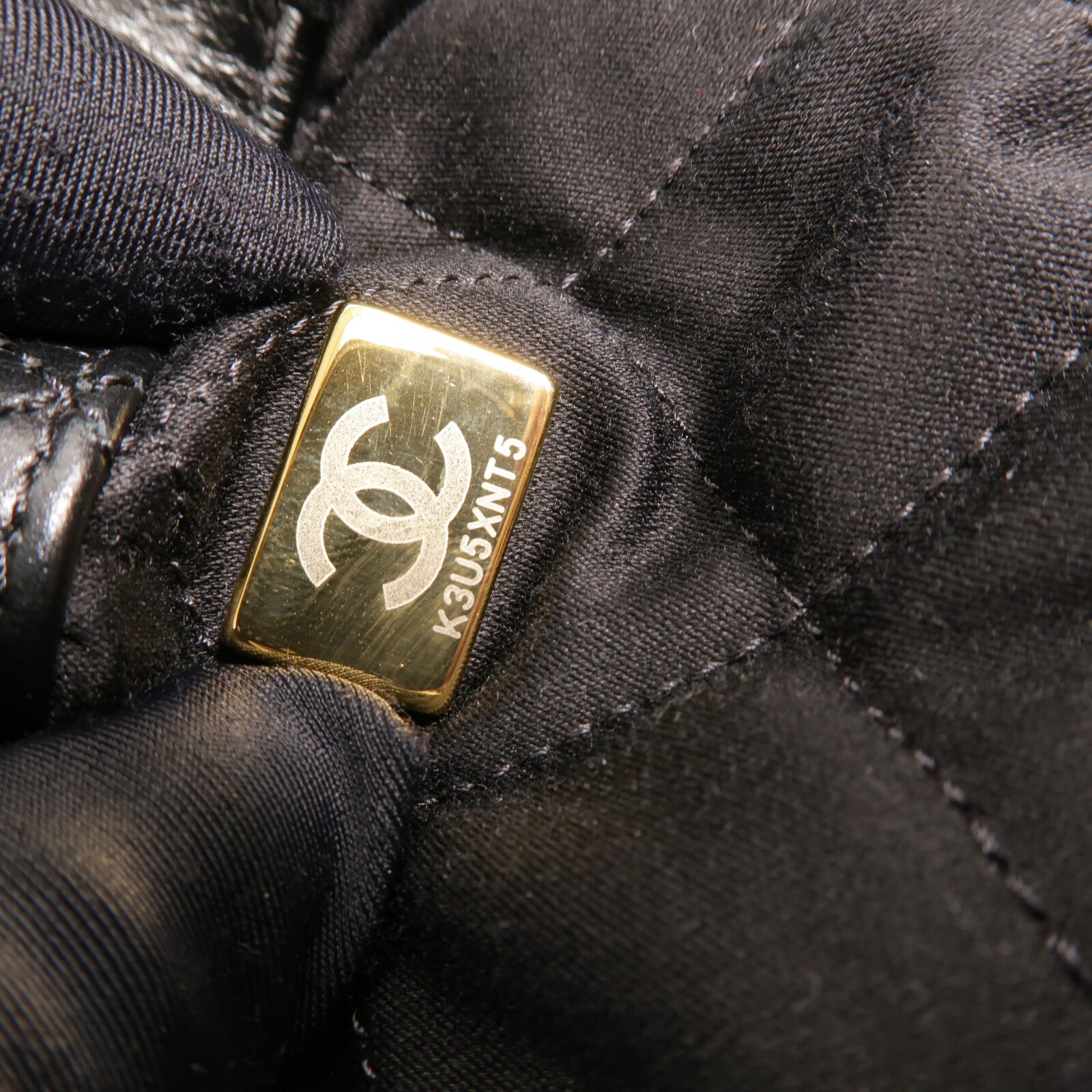 CHANEL 牛皮皮革Chanel 22 Backpack鏈帶背包