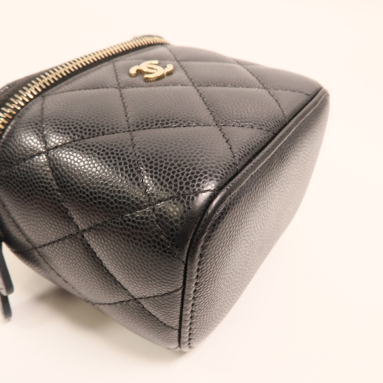 CHANEL 牛皮皮革Vanity Case金扣鏈帶肩背袋