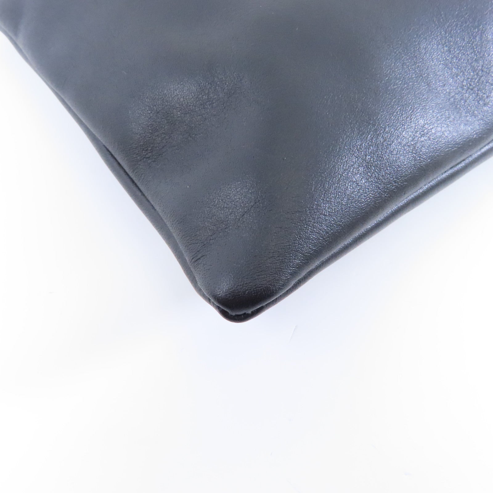 Miu Miu 牛皮皮革Clutch Bag金扣手拿包黑色