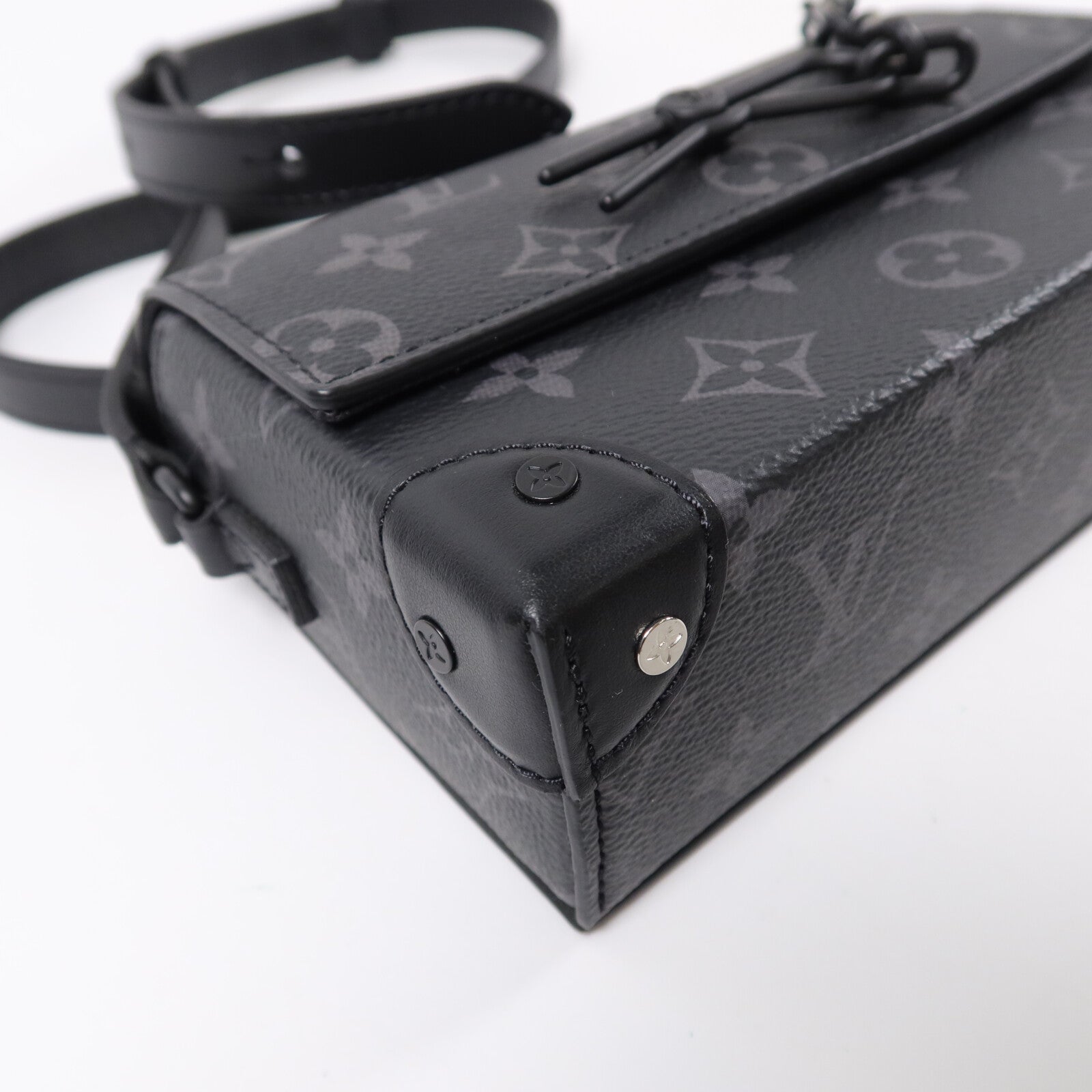 LOUIS VUITTON Monogram Eclipse Steamer Wearable Wallet肩背袋