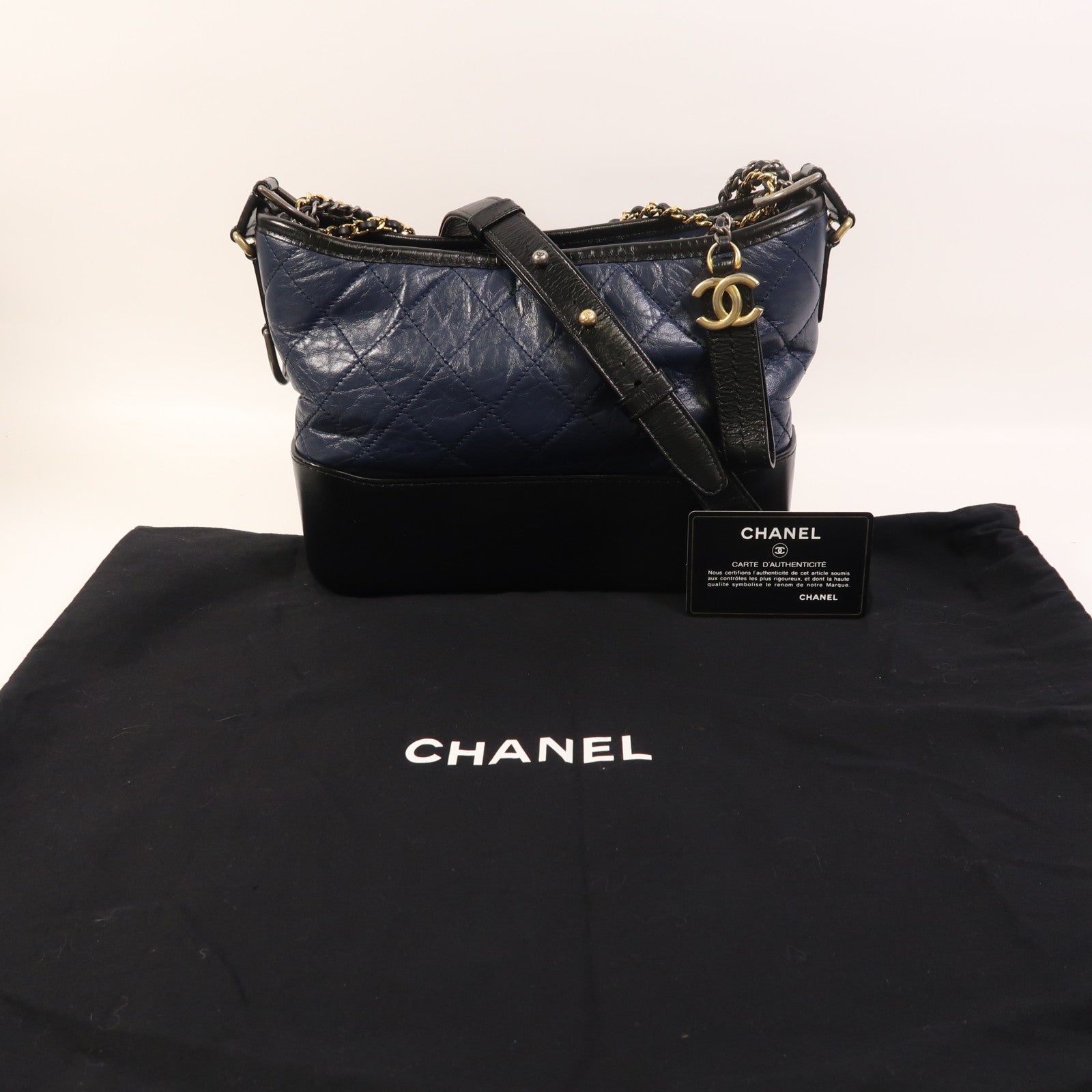 CHANEL 牛皮皮革Gabrielle Medium鏈帶肩背袋