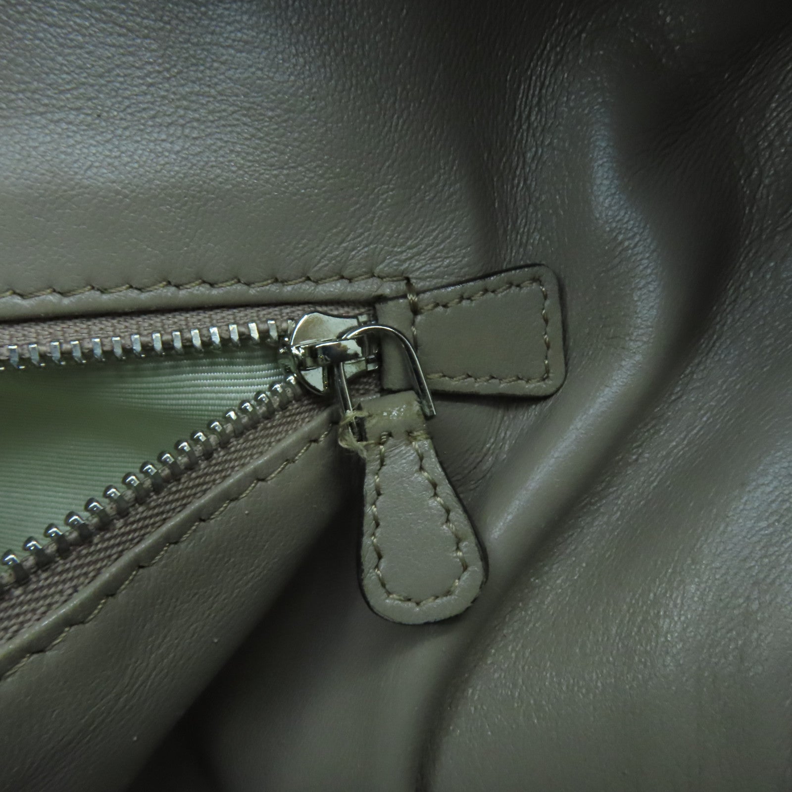 LOEWE **【激減優惠】牛皮皮革Handbag銀扣手挽袋灰色