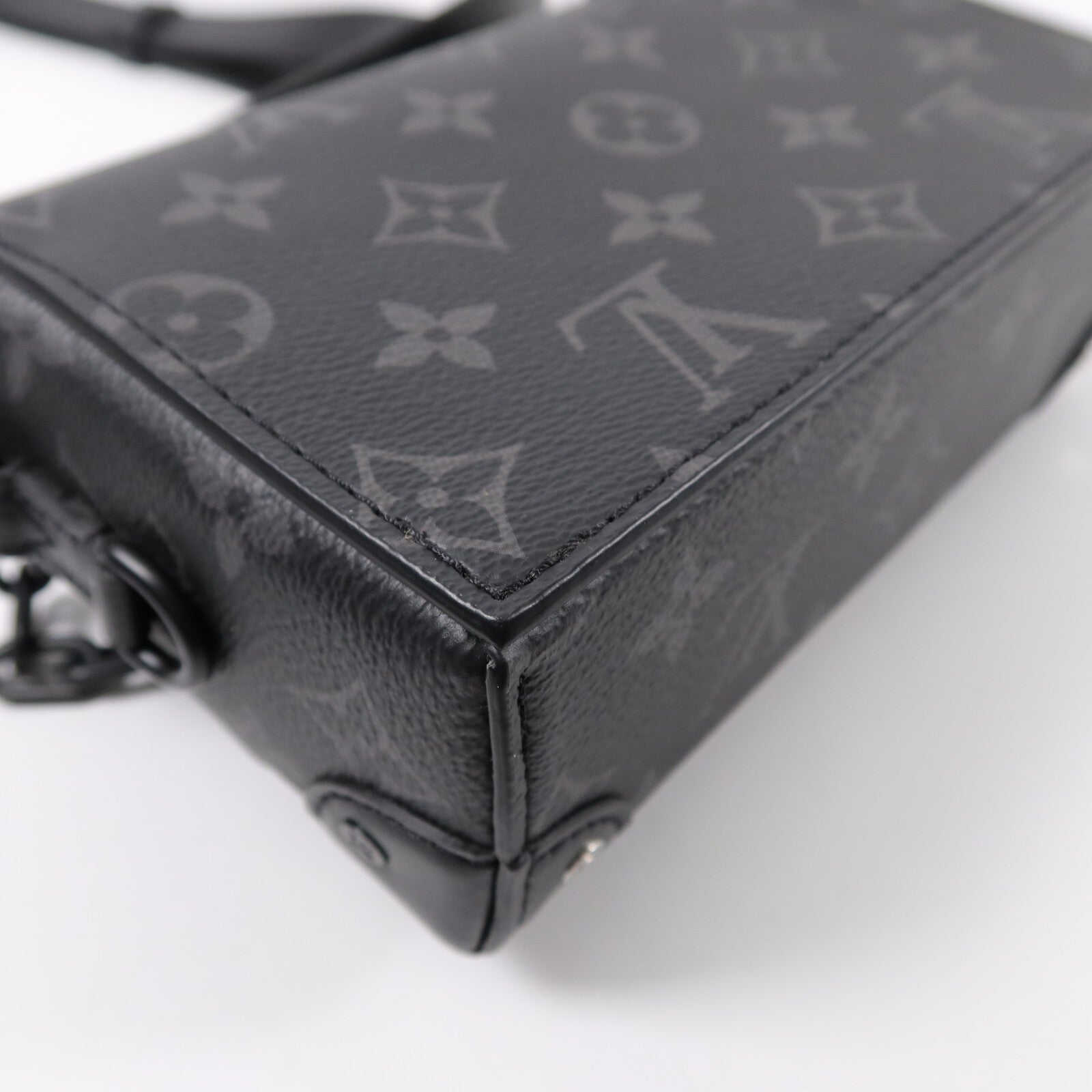 LOUIS VUITTON Monogram Eclipse Steamer Wearable Wallet肩背袋