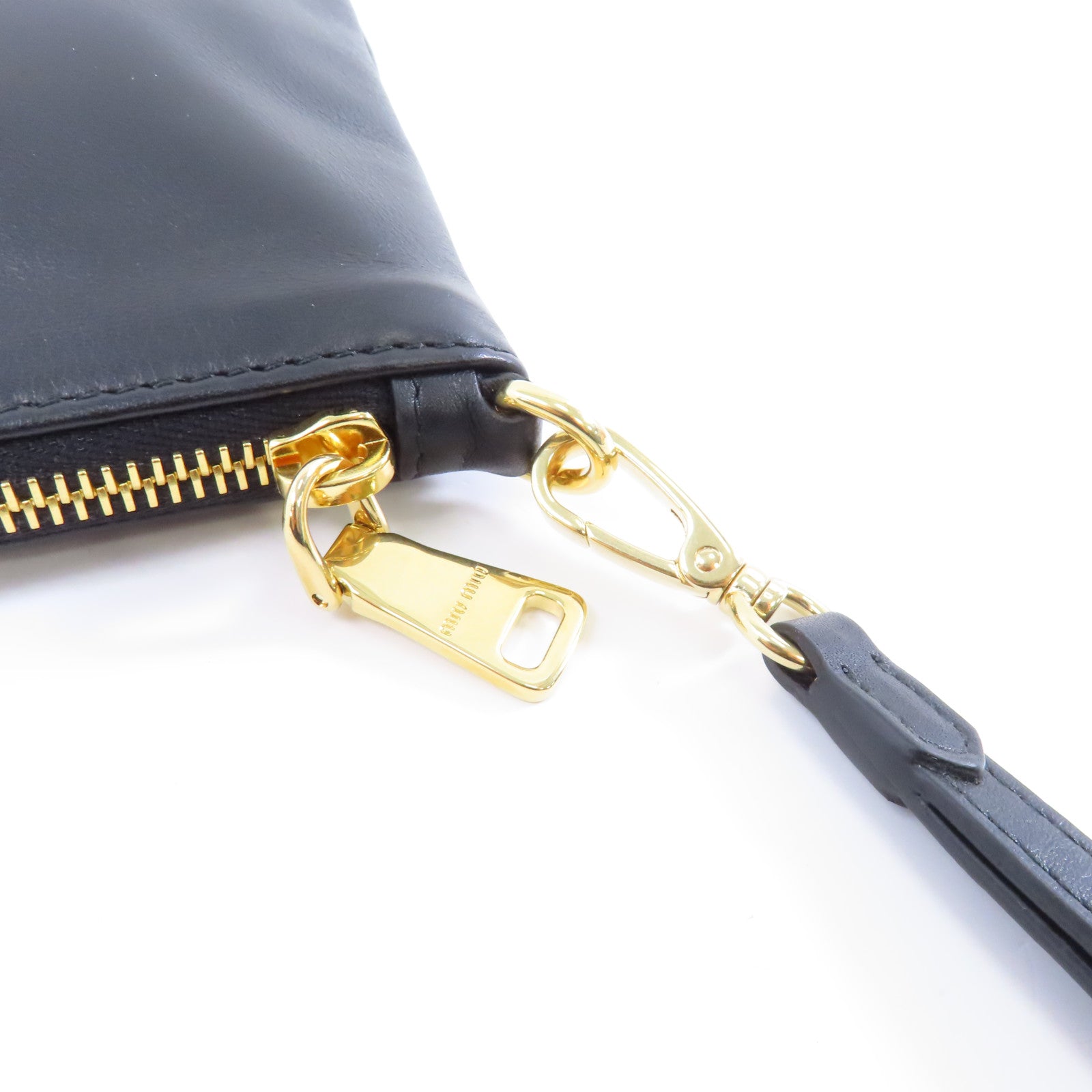 Miu Miu 牛皮皮革Clutch Bag金扣手拿包黑色
