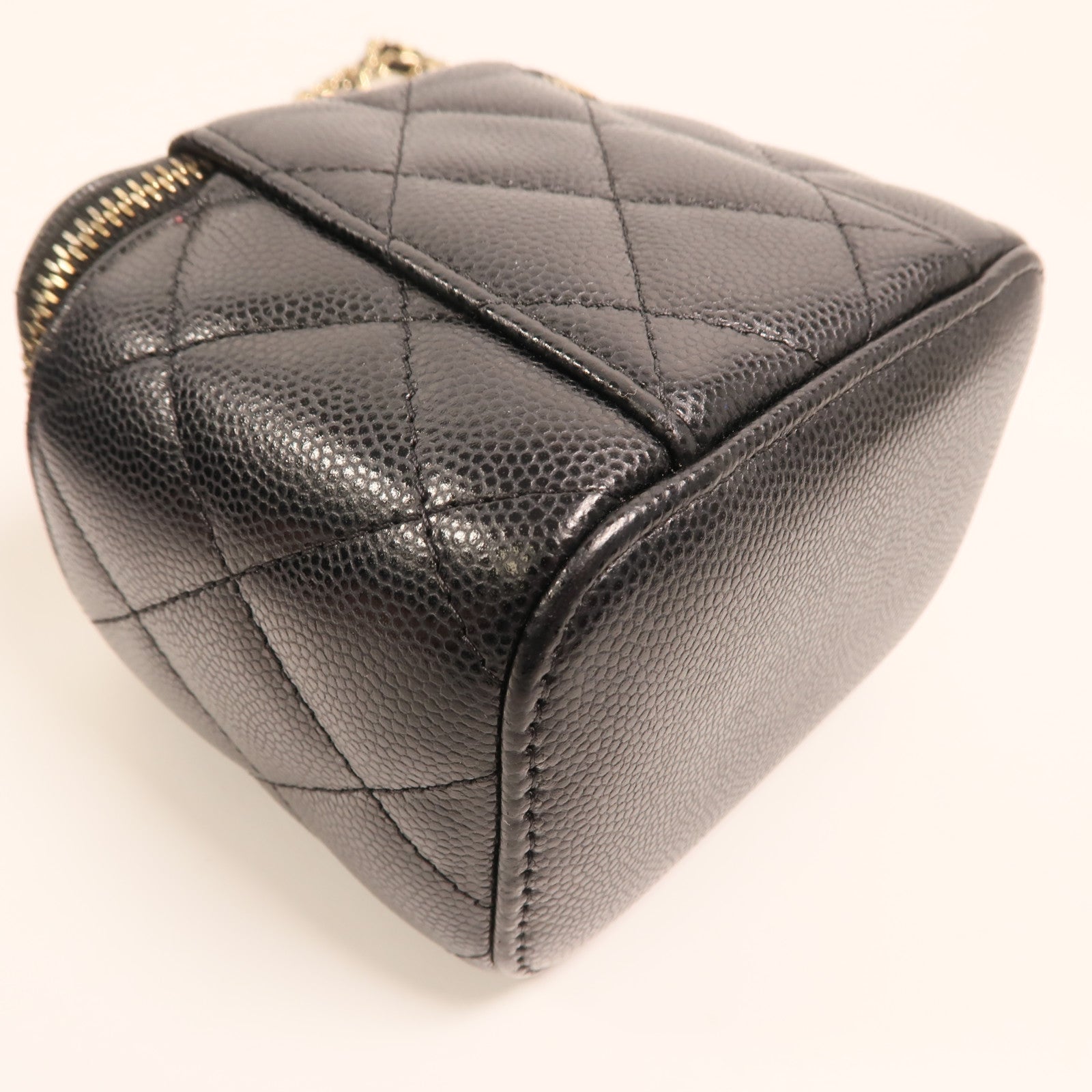 CHANEL 牛皮皮革Vanity Case金扣鏈帶肩背袋