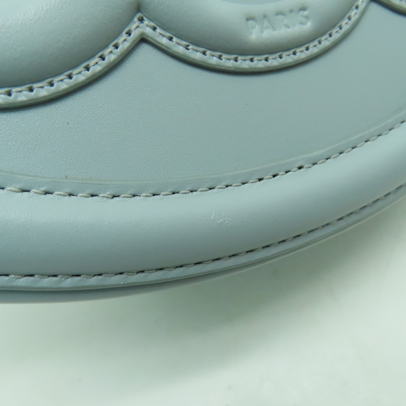CELINE 牛皮皮革Cuir Triomphe金扣肩背袋淺藍色