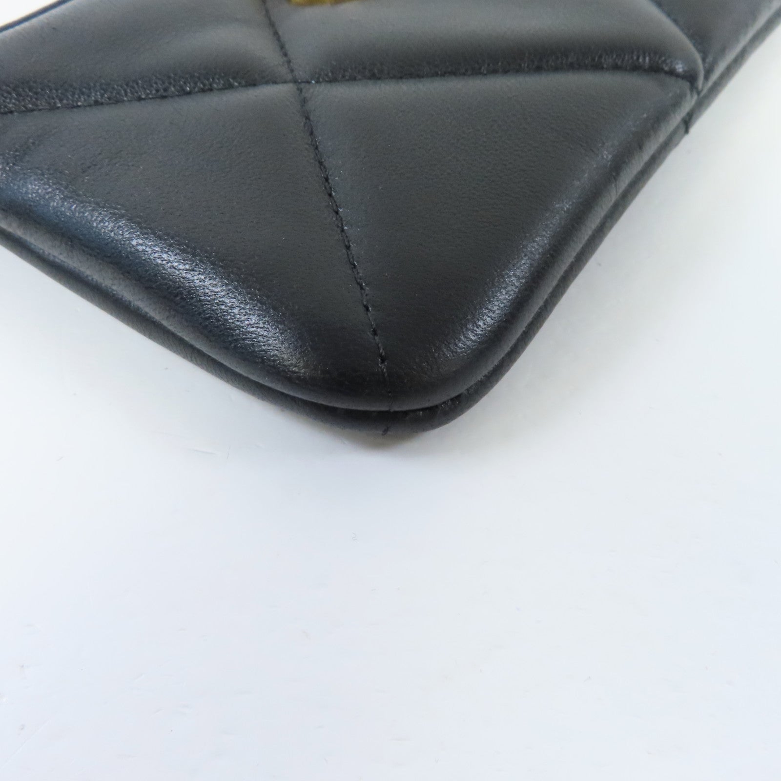 CHANEL 菱格羊皮皮革Mini Pouch金扣手拿包黑色