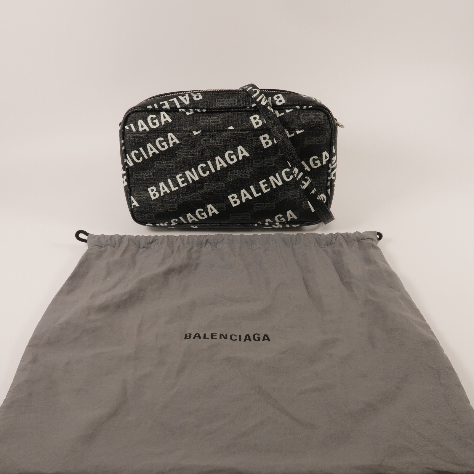 BALENCIAGA 牛皮皮革BB Monogram Signature Camera Bag肩背袋