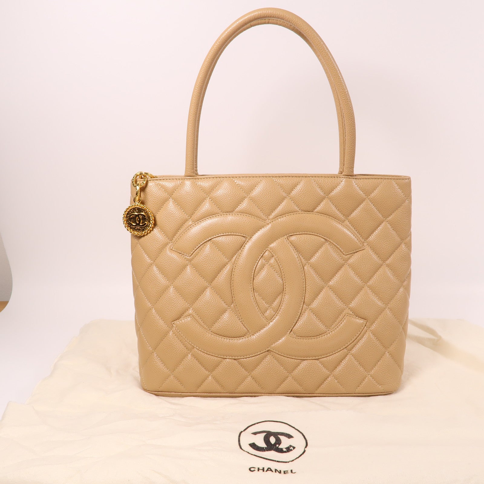 CHANEL 菱格Caviar皮革Shoulder Bag金扣肩背袋米色