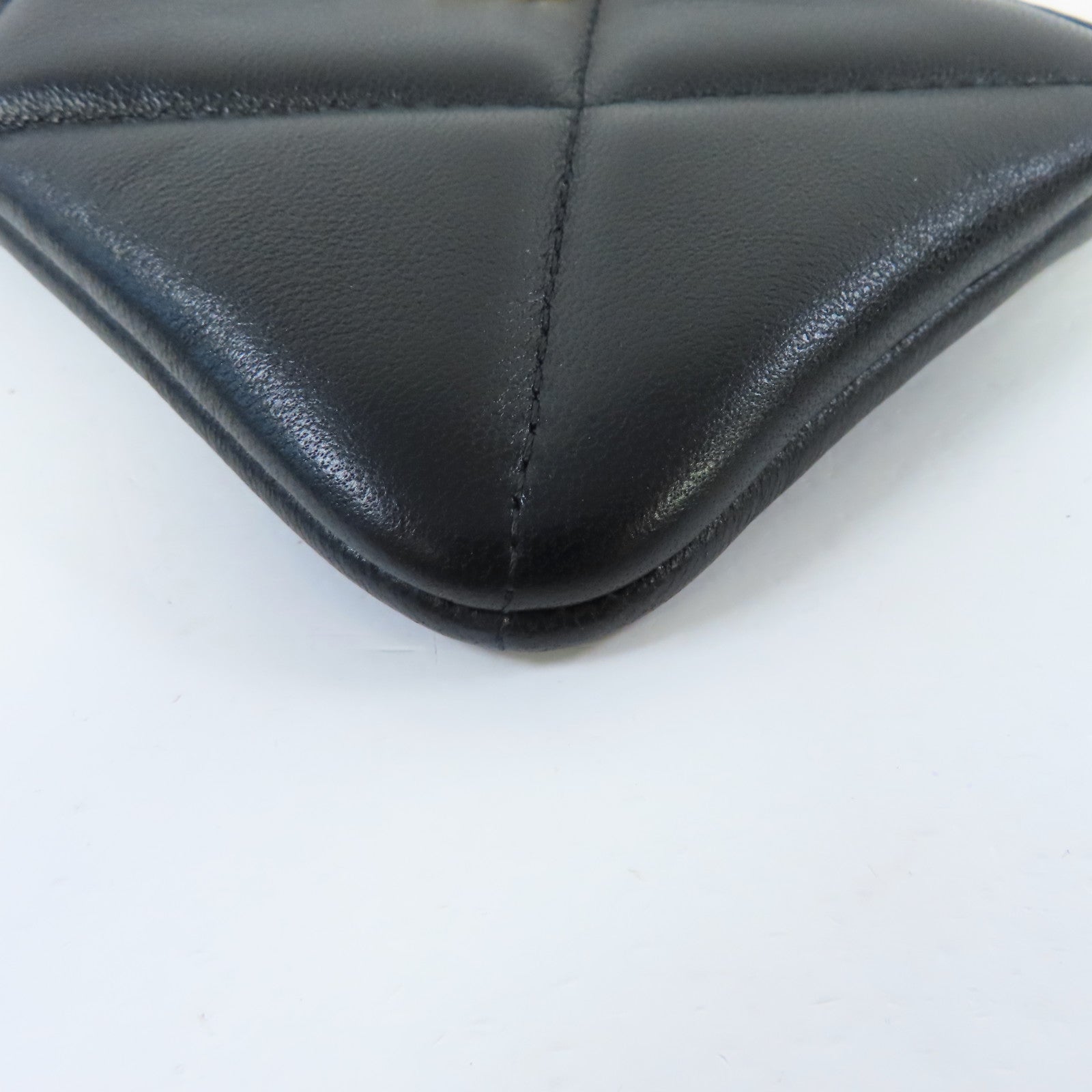 CHANEL 菱格羊皮皮革Mini Pouch金扣手拿包黑色