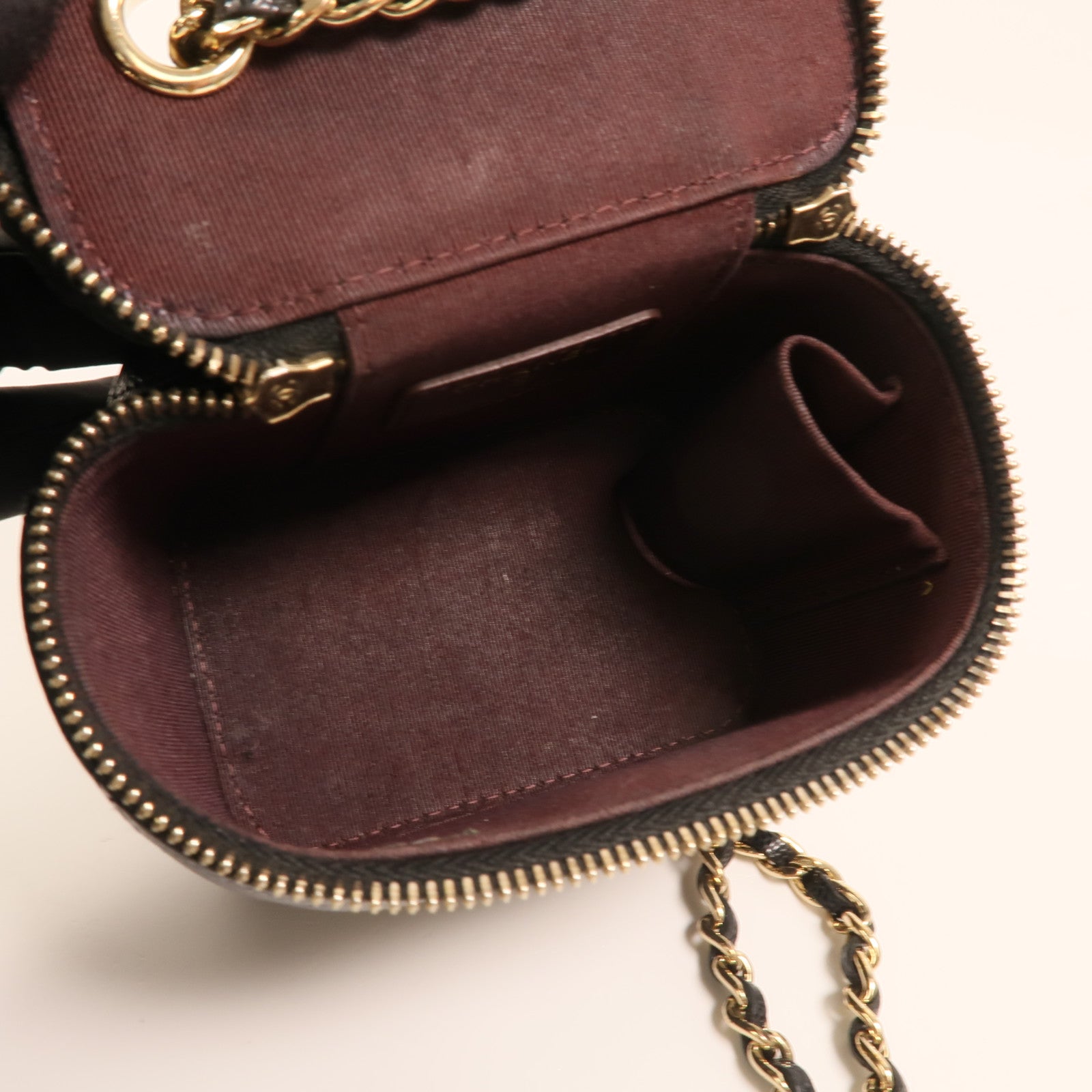 CHANEL 牛皮皮革Vanity Case金扣鏈帶肩背袋