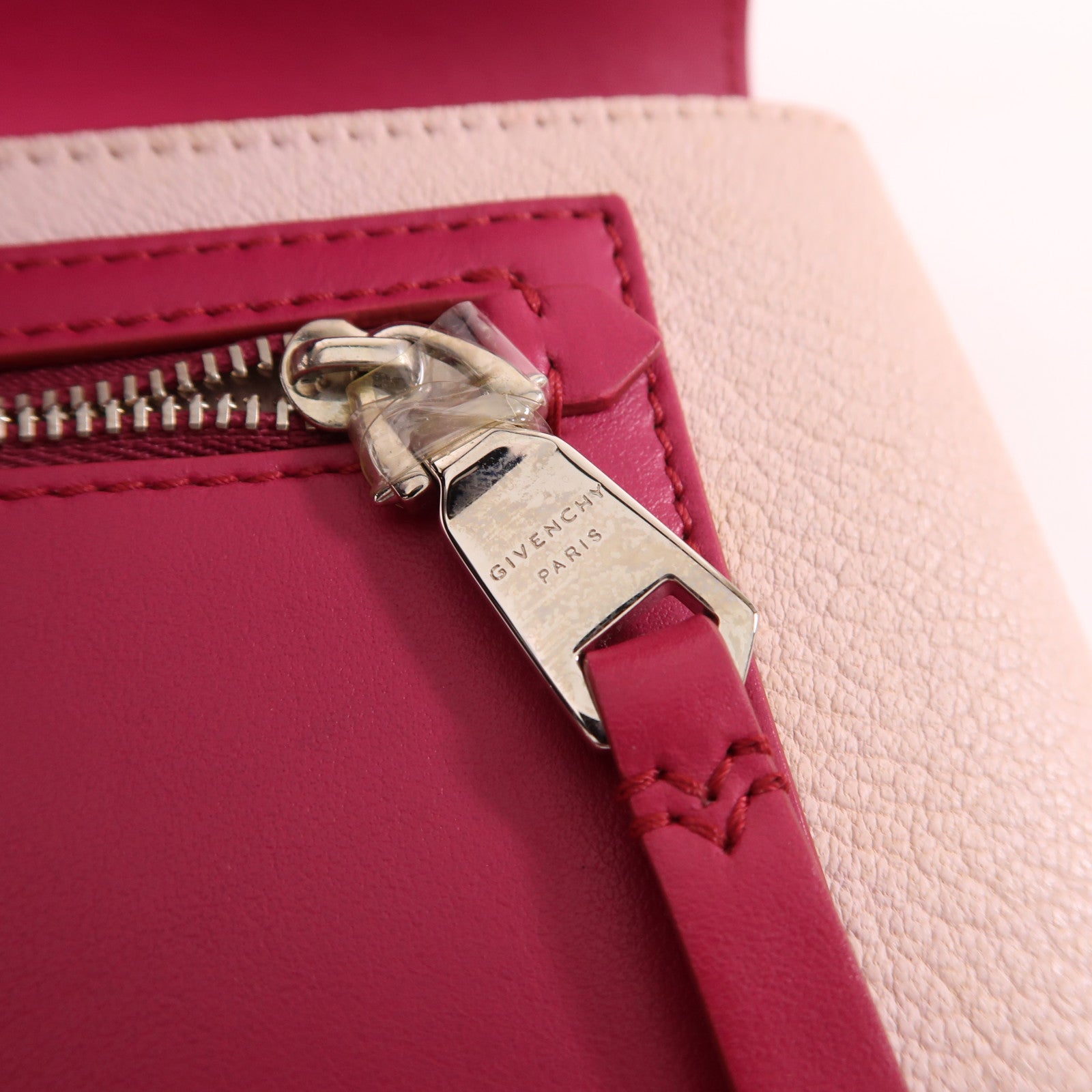 GIVENCHY 牛皮皮革Duetto銀扣肩背袋