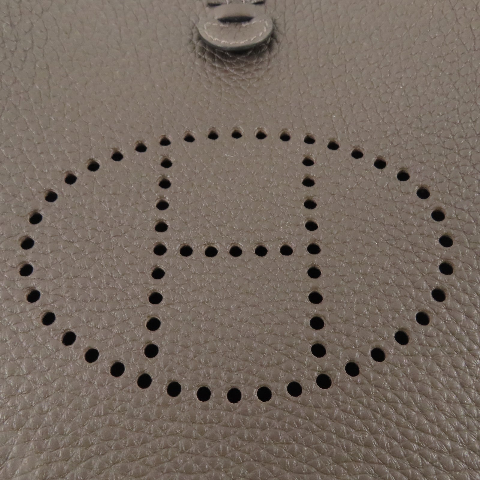 HERMES Clemence皮革Evelyne TPM金扣肩背袋46 Ebene