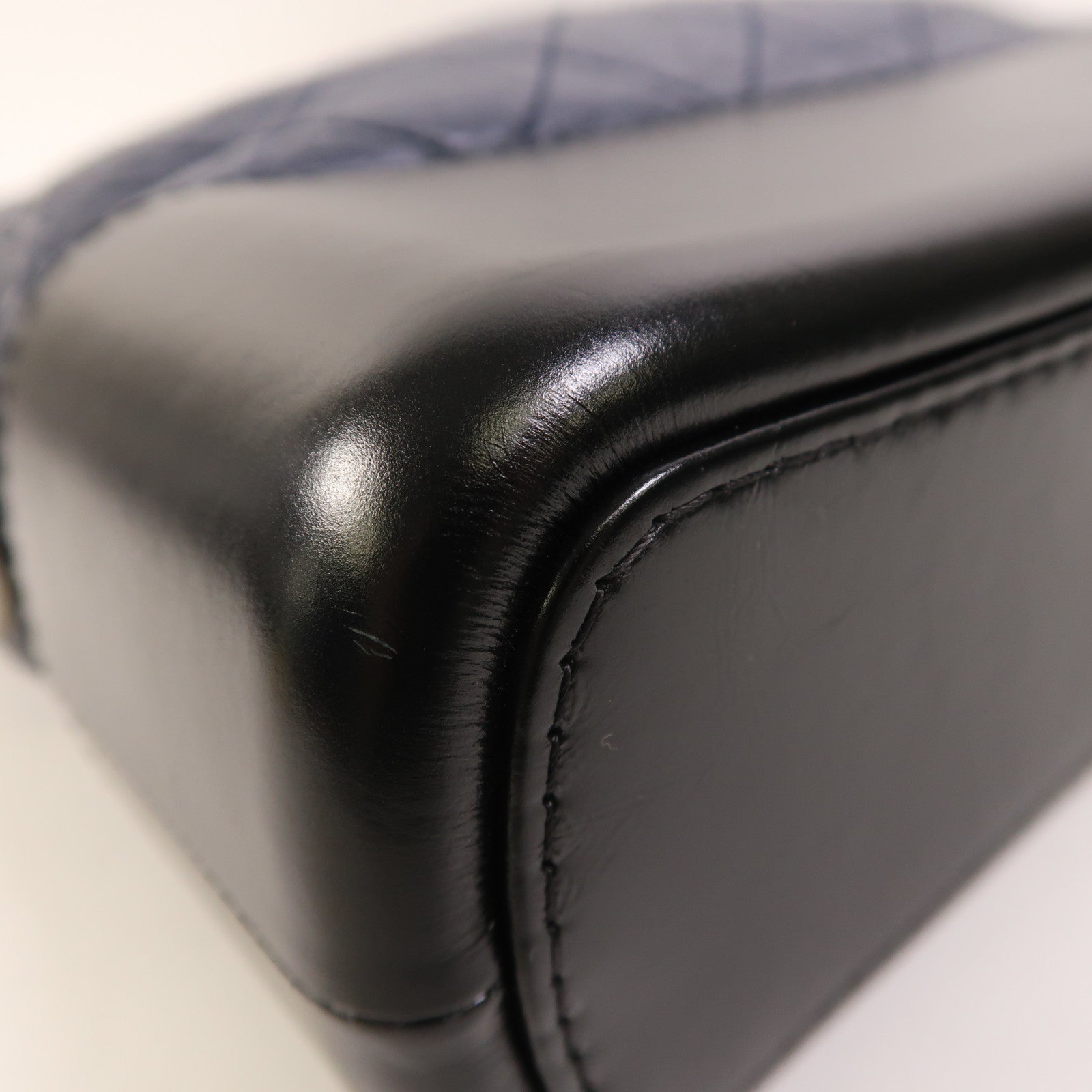 CHANEL 牛皮皮革Gabrielle Medium鏈帶肩背袋