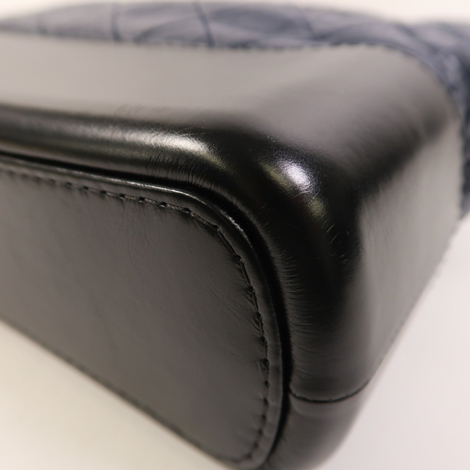 CHANEL 牛皮皮革Gabrielle Medium鏈帶肩背袋