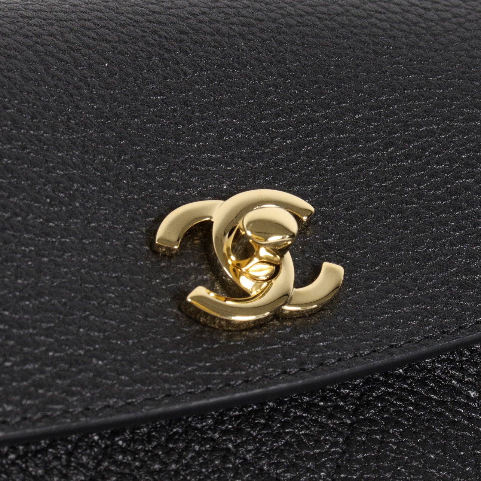 CHANEL 牛皮皮革Chain Baguette Bag鏈帶肩背袋