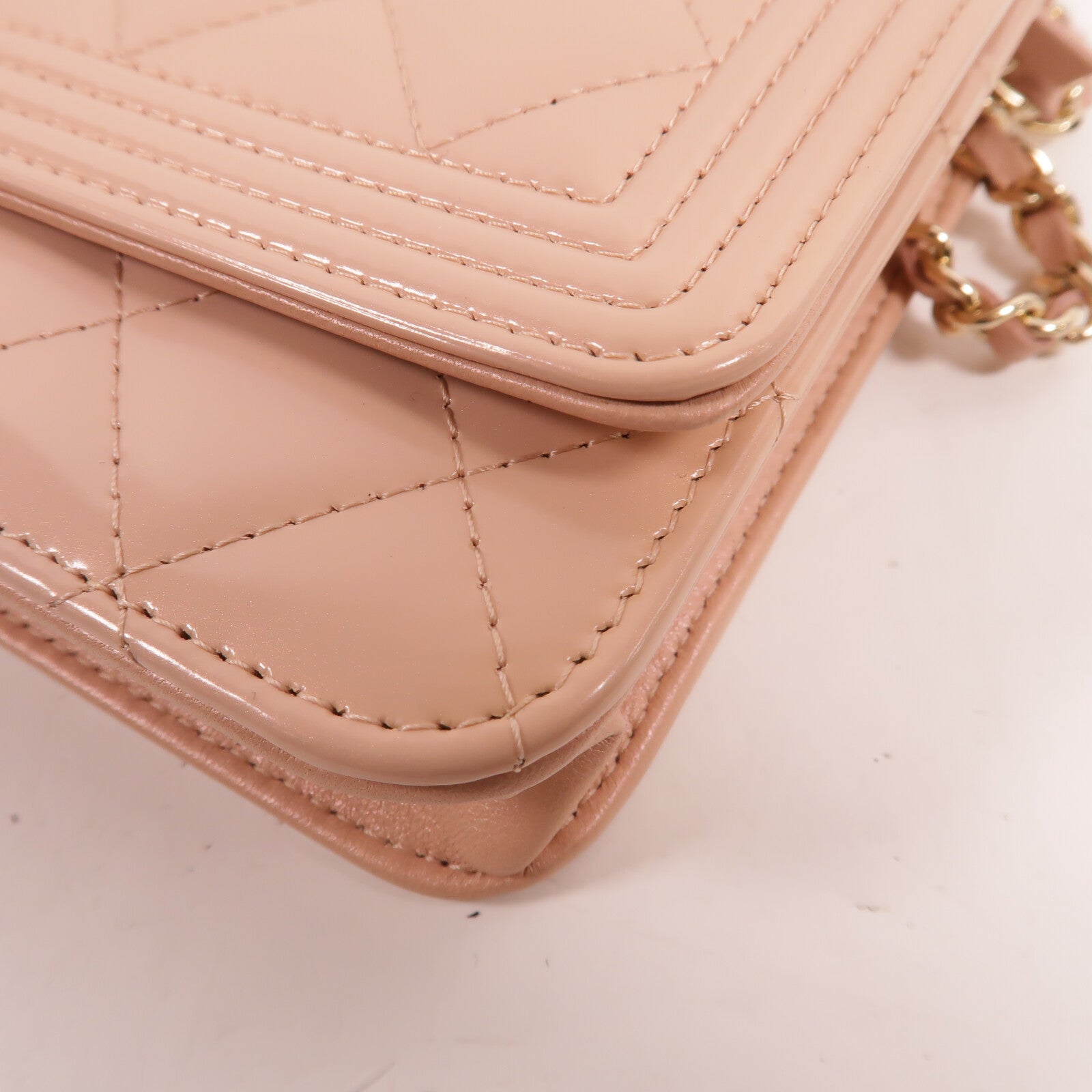 CHANEL 漆皮皮革WOC Wallet On Chain鏈帶肩背袋