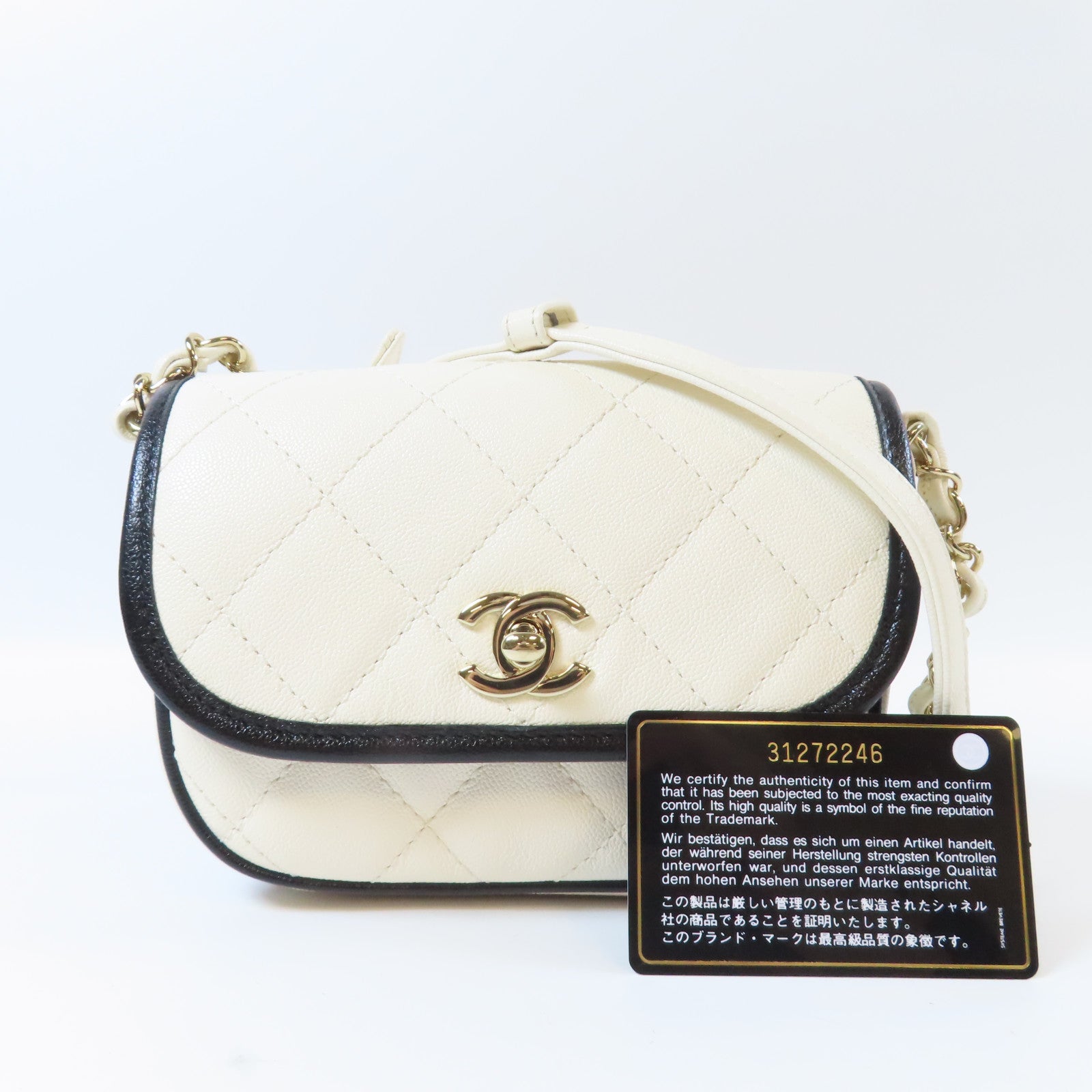 CHANEL 菱格牛皮皮革Mini Bag金扣肩背袋黑色/白色