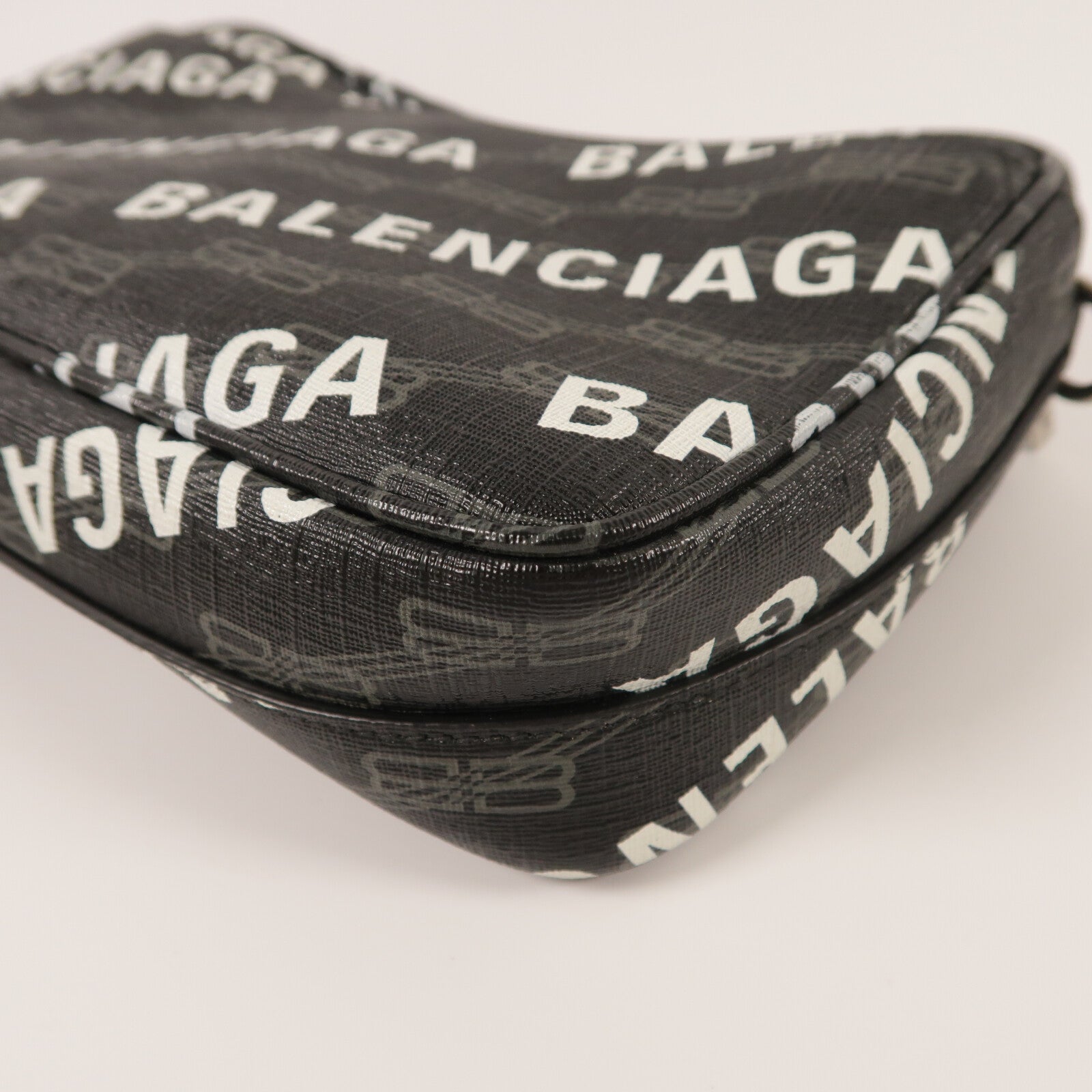 BALENCIAGA 牛皮皮革BB Monogram Signature Camera Bag肩背袋