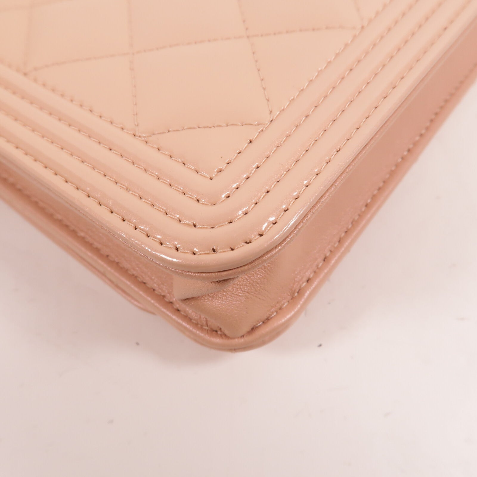 CHANEL 漆皮皮革WOC Wallet On Chain鏈帶肩背袋