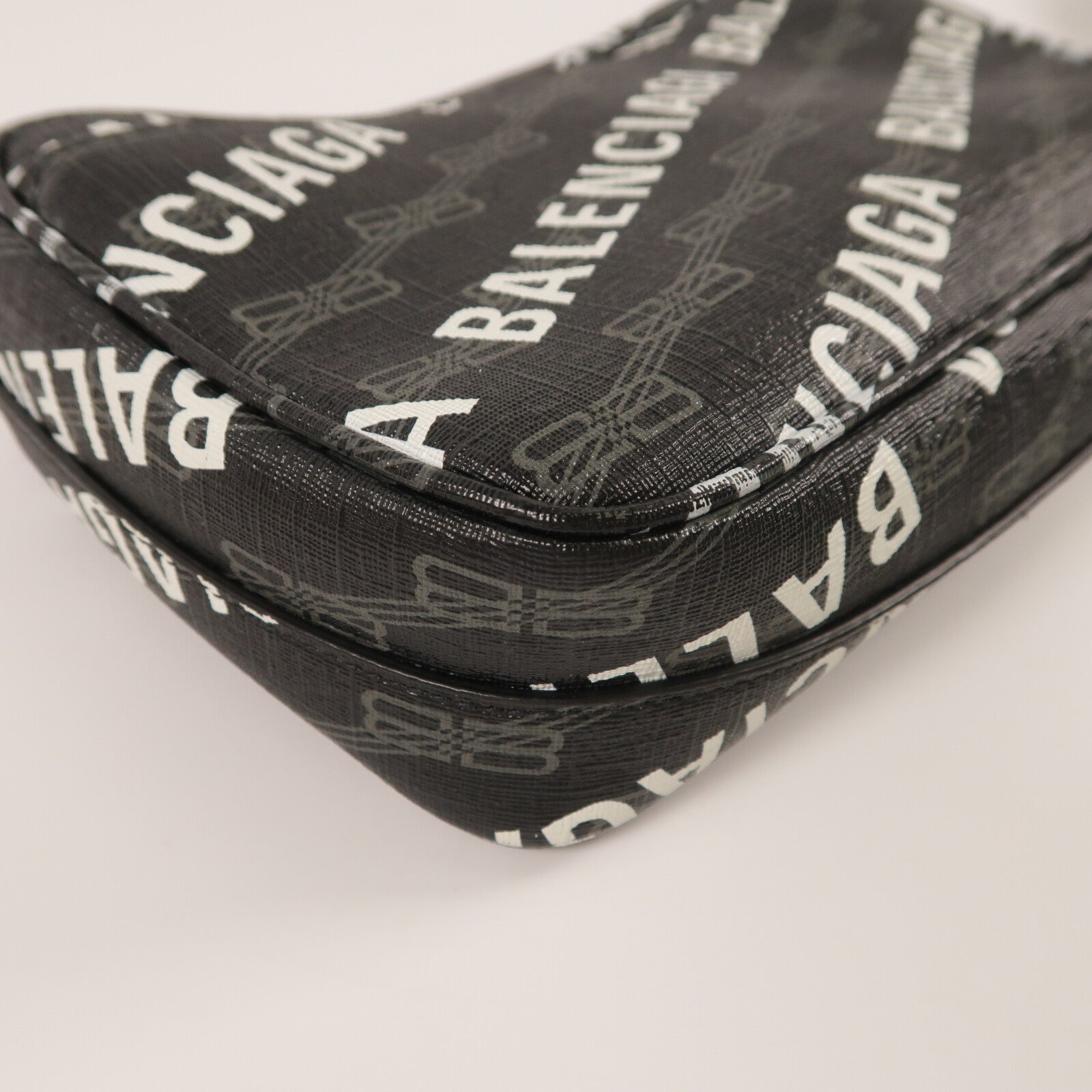 BALENCIAGA 牛皮皮革BB Monogram Signature Camera Bag肩背袋