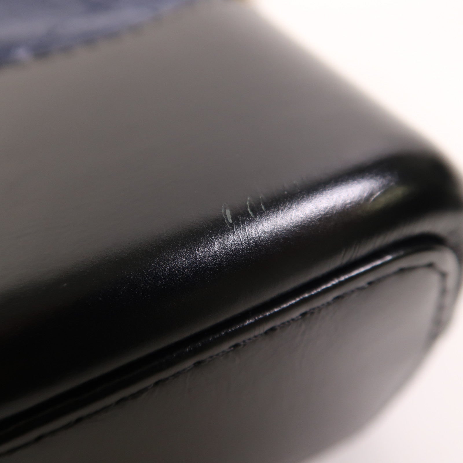 CHANEL 牛皮皮革Gabrielle Medium鏈帶肩背袋