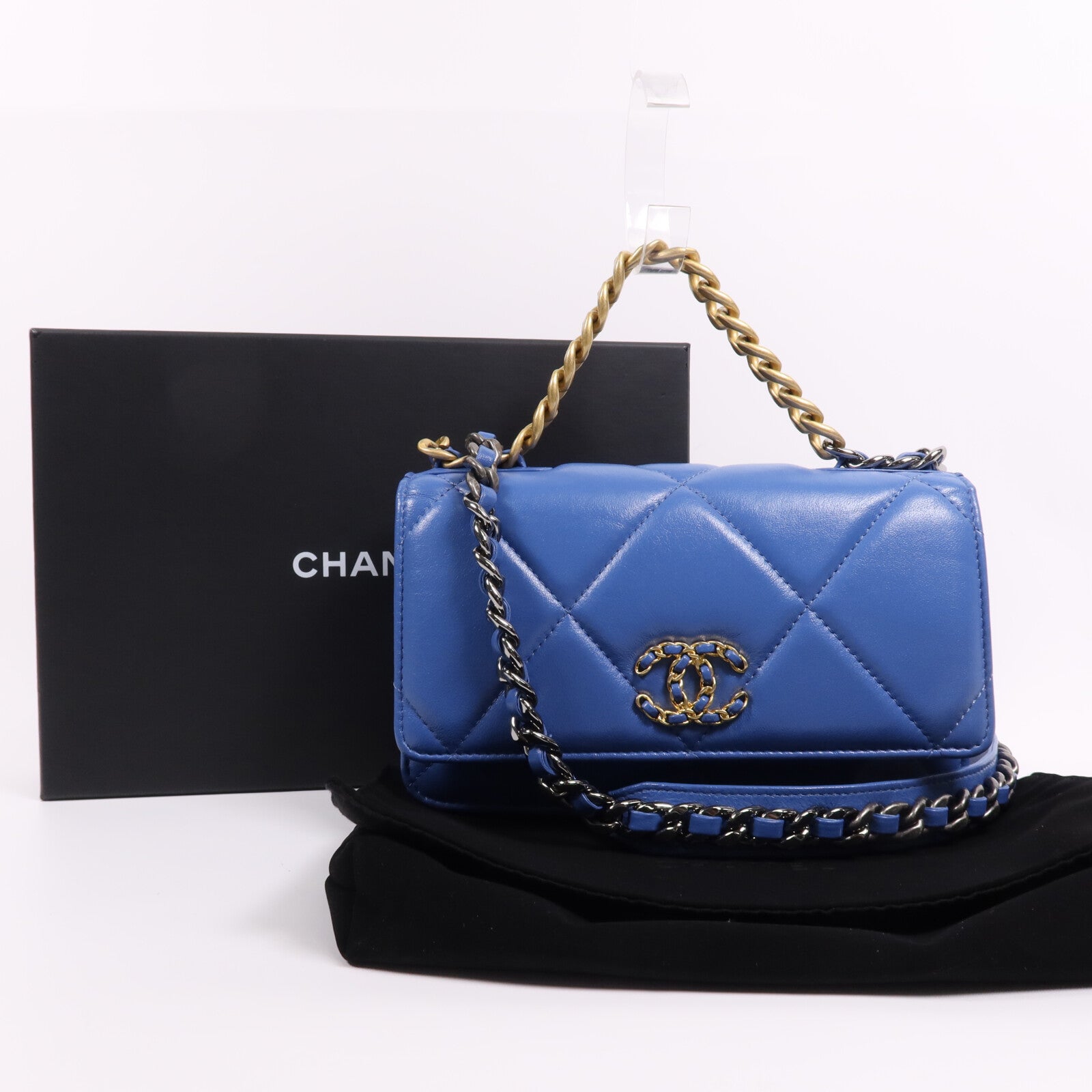 CHANEL 羊皮皮革19 WOC Wallet On Chain鏈帶手挽肩背兩用袋