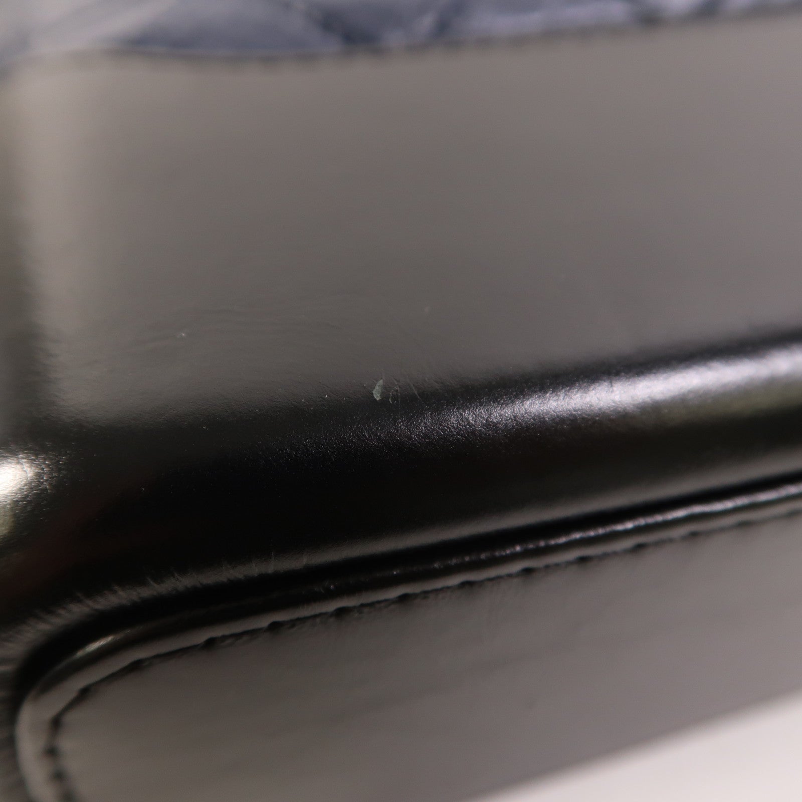 CHANEL 牛皮皮革Gabrielle Medium鏈帶肩背袋