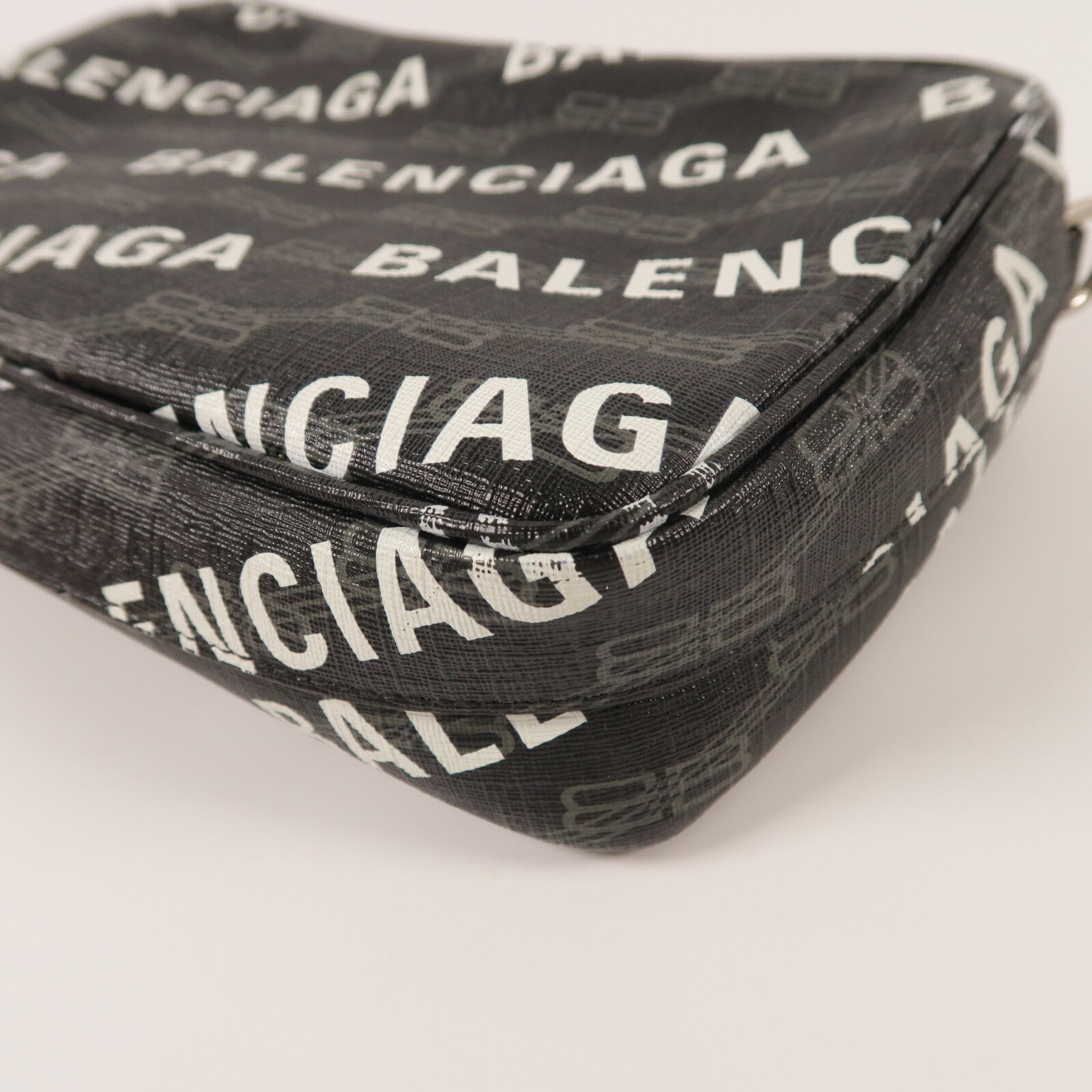 BALENCIAGA 牛皮皮革BB Monogram Signature Camera Bag肩背袋
