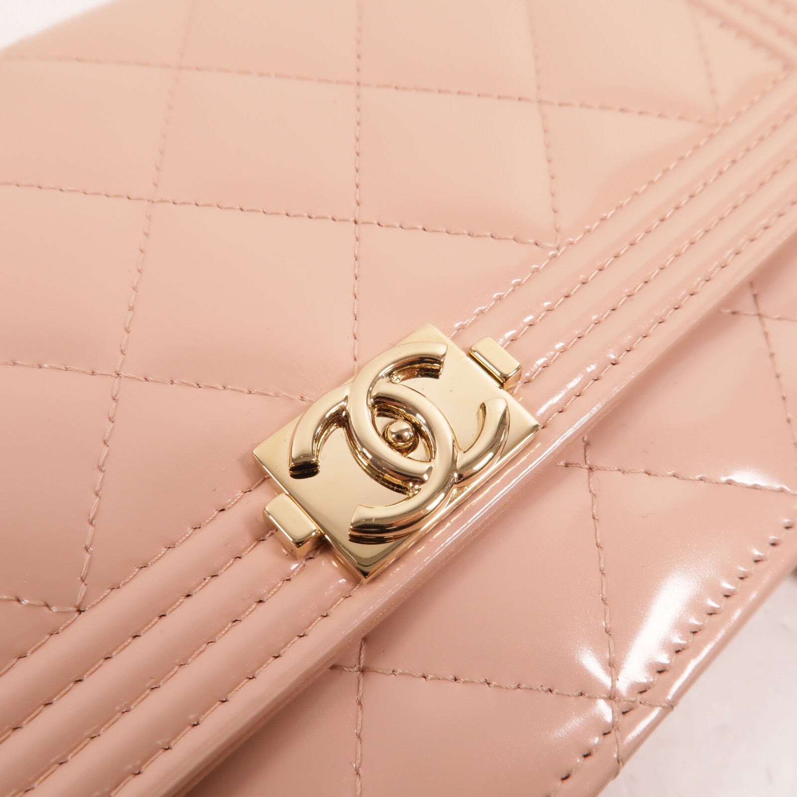 CHANEL 漆皮皮革WOC Wallet On Chain鏈帶肩背袋