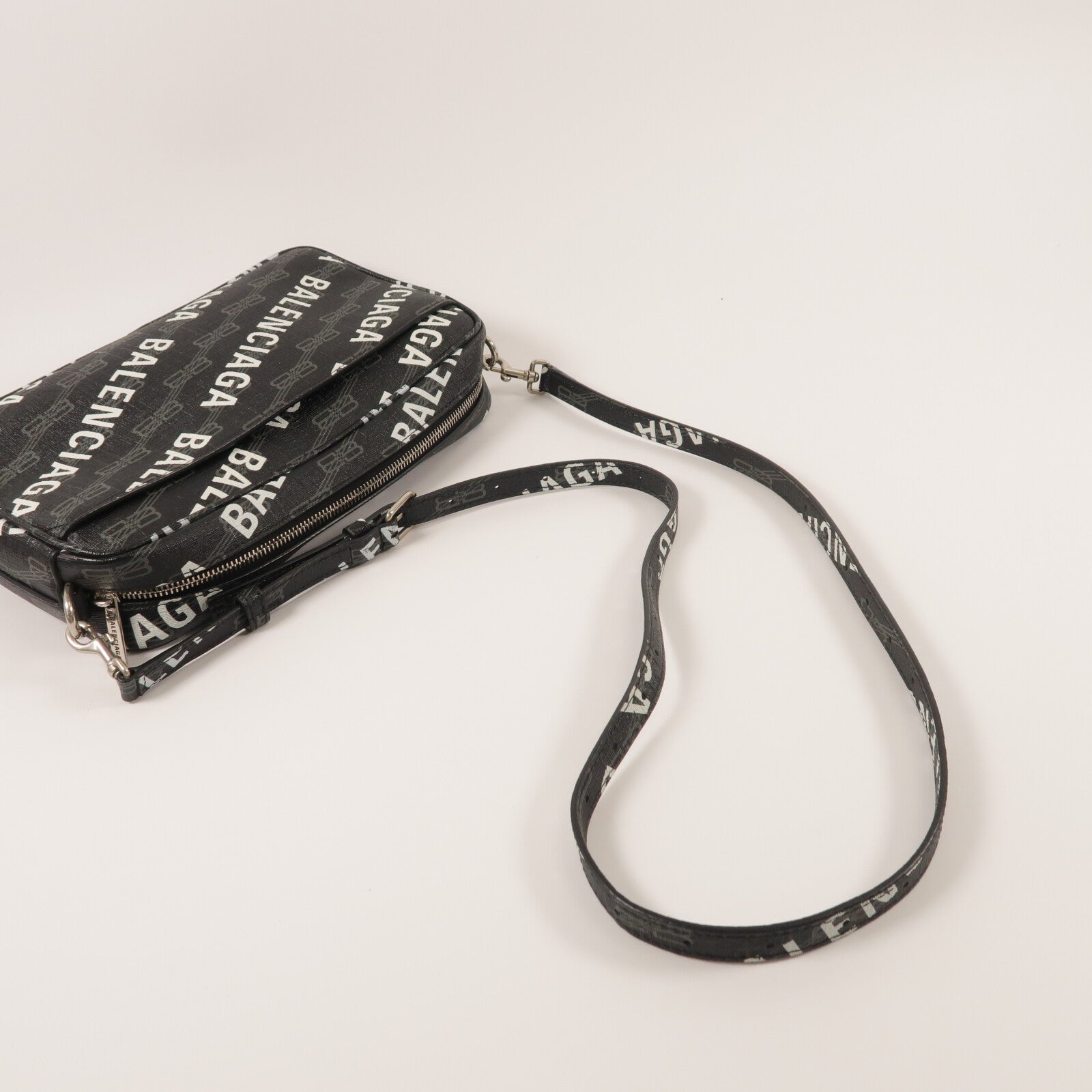 BALENCIAGA 牛皮皮革BB Monogram Signature Camera Bag肩背袋