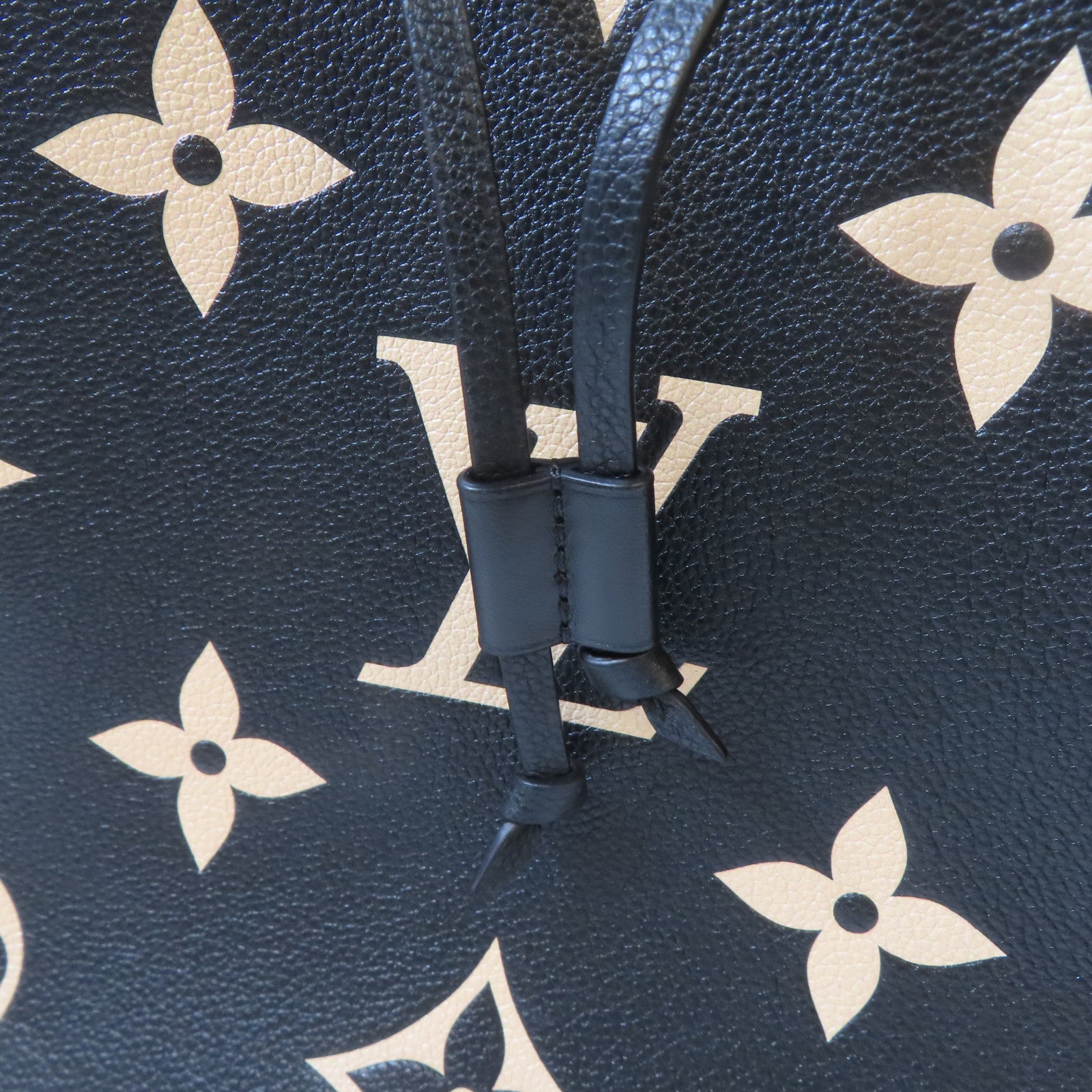 LOUIS VUITTON Monogram Empreinte Neo Noe MM金扣手挽肩背兩用袋黑色