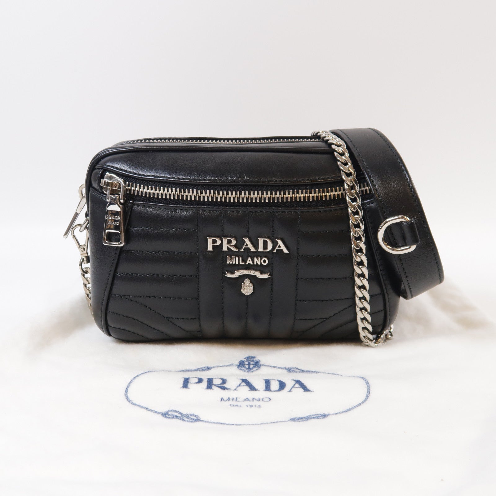 PRADA 牛皮皮革Shoulder Bag銀扣鏈帶肩背袋黑色