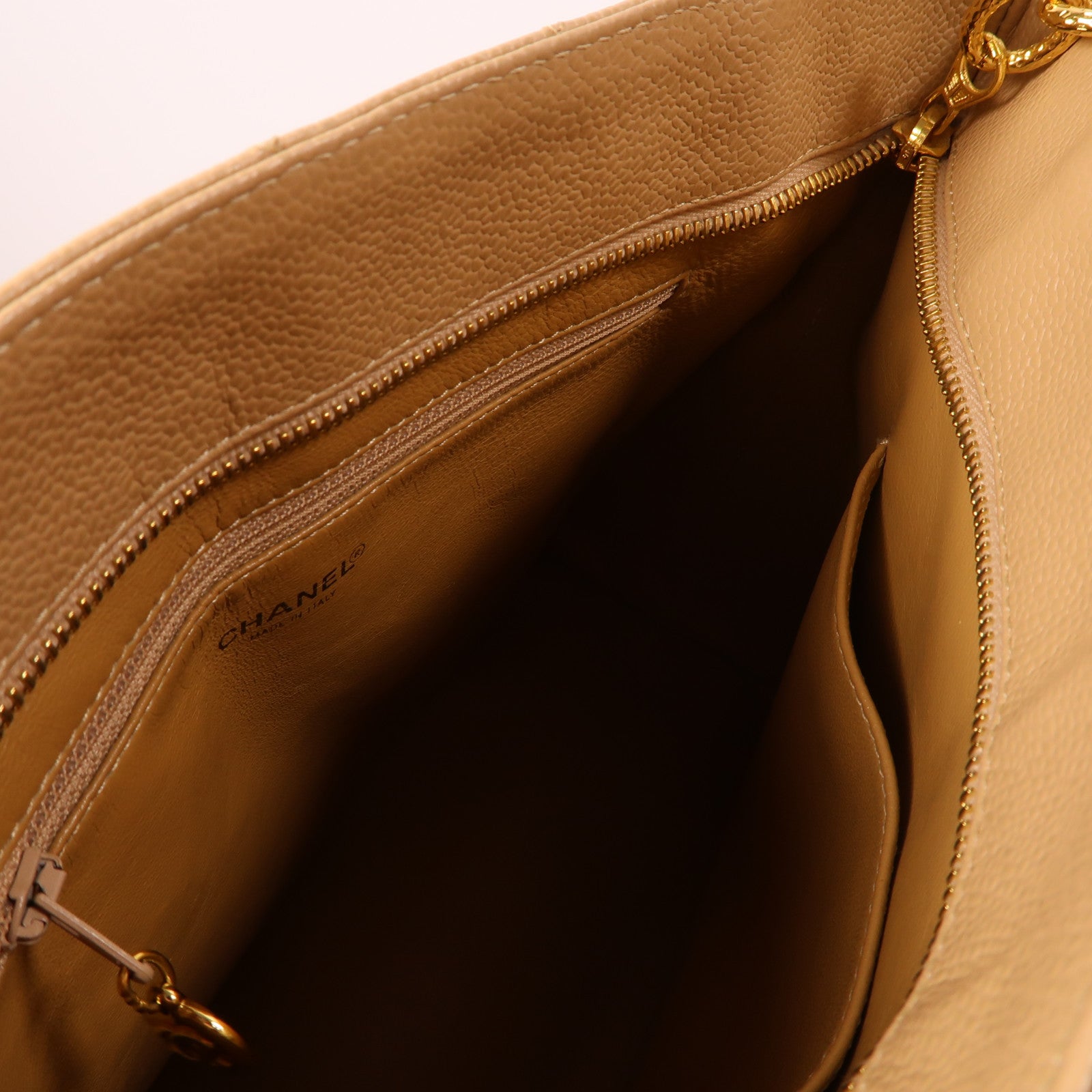 CHANEL 菱格Caviar皮革Shoulder Bag金扣肩背袋米色