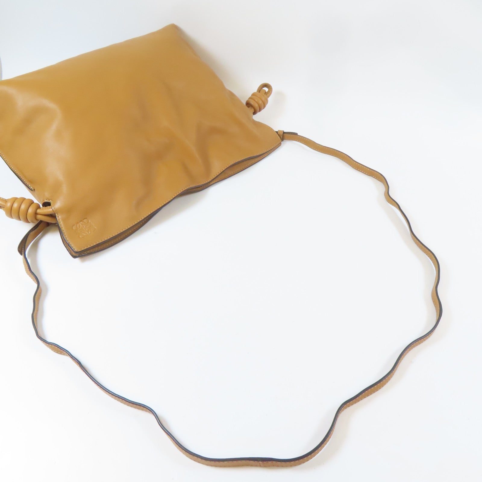 LOEWE 牛皮皮革Flamenco金扣肩背袋啡色
