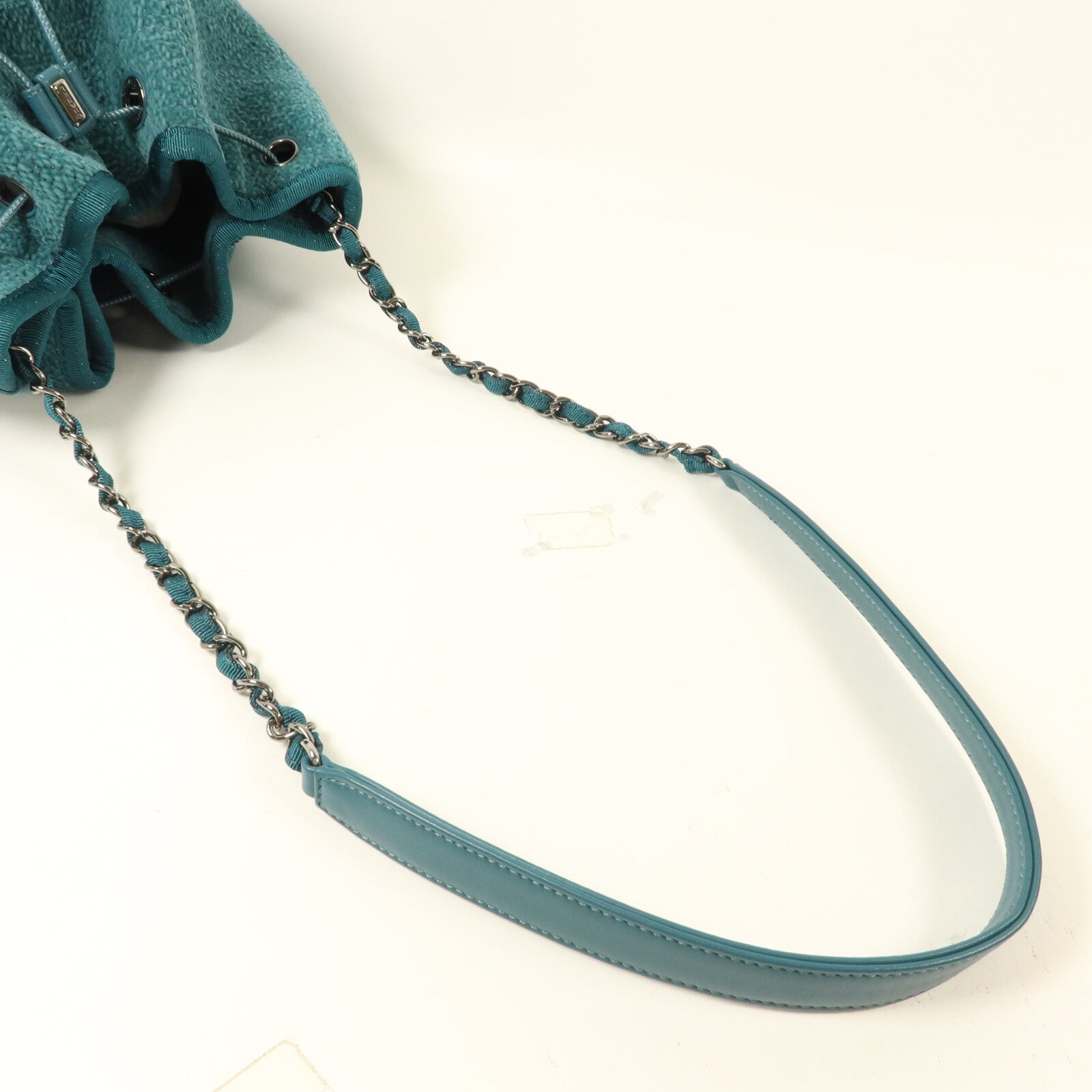 CHANEL 絨布Deauville Drawstring Bucket鏈帶肩背袋