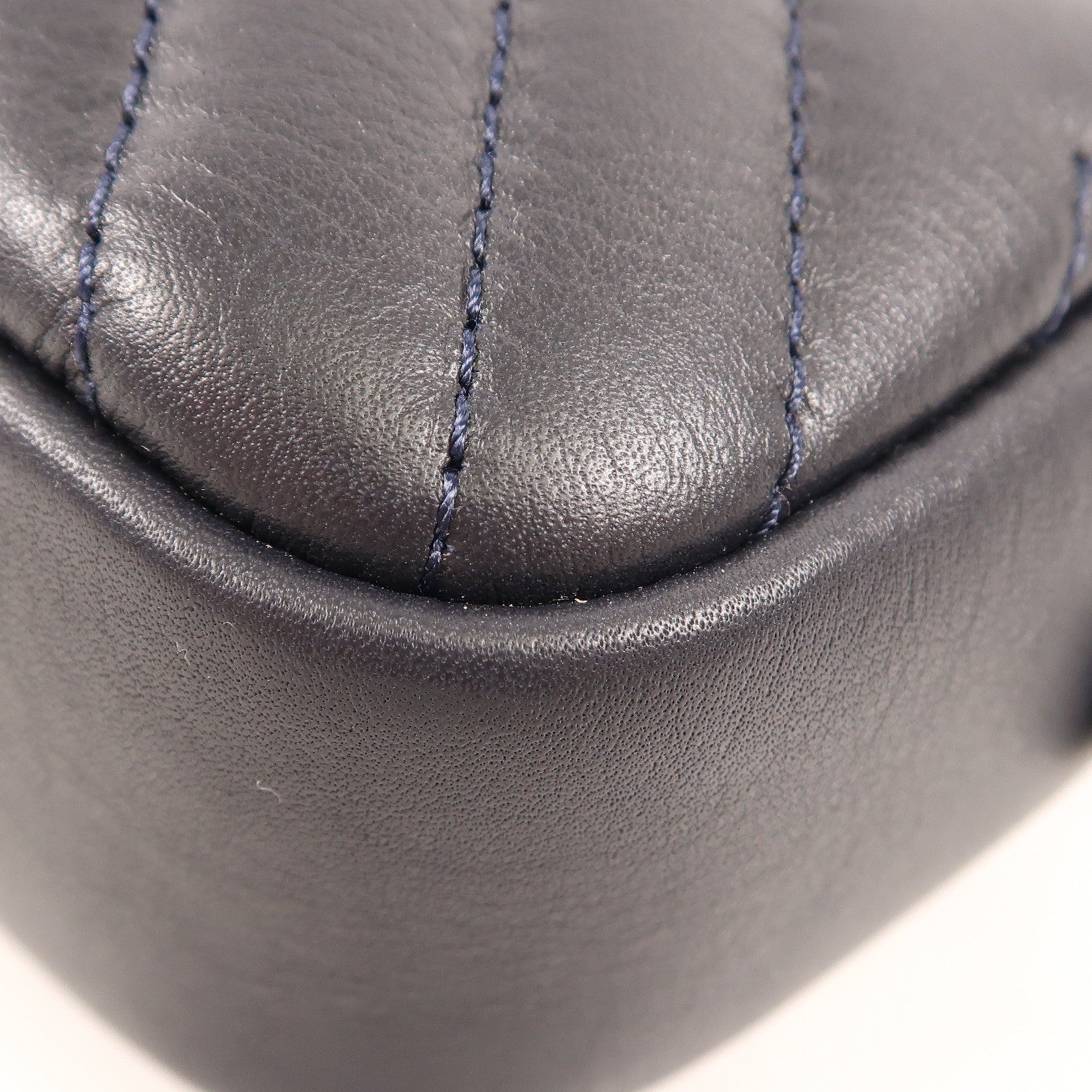 CHANEL 牛皮皮革Chain Shoulder銀扣肩背袋