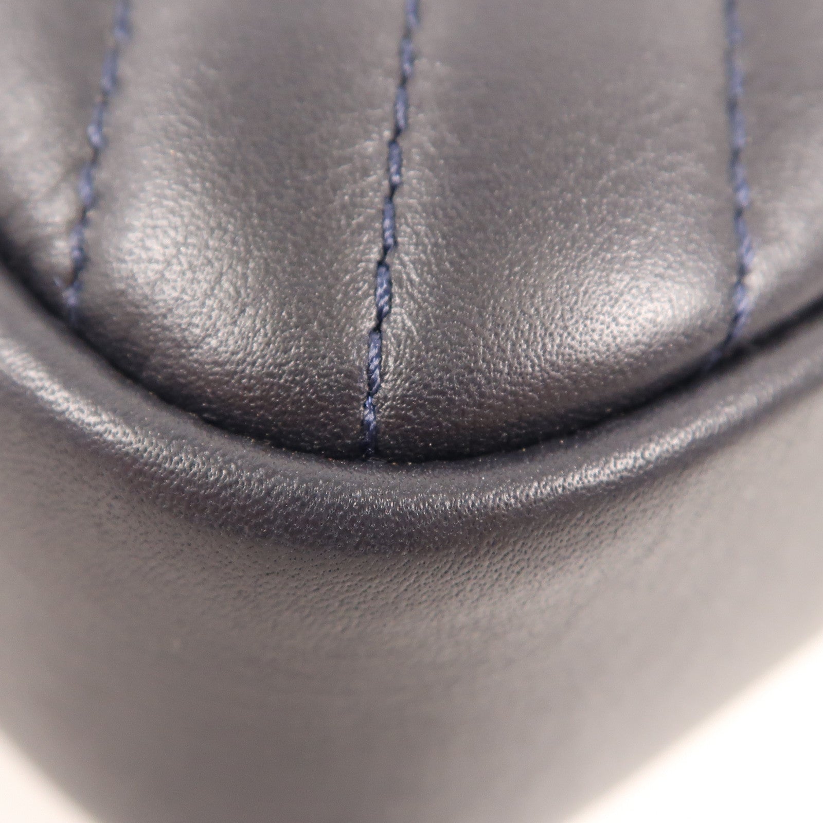 CHANEL 牛皮皮革Chain Shoulder銀扣肩背袋