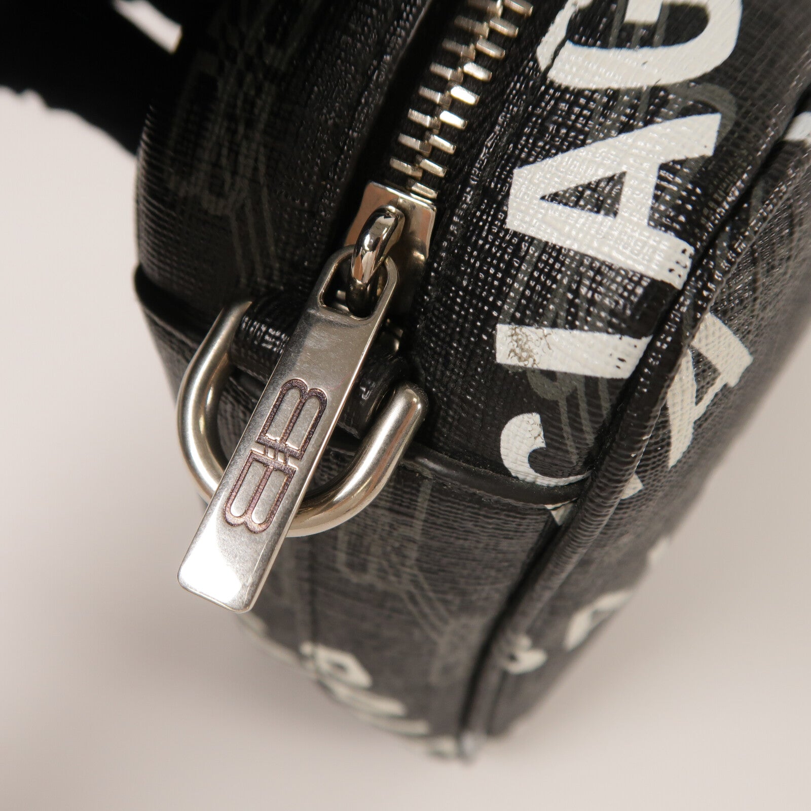 BALENCIAGA 牛皮皮革BB Monogram Signature Camera Bag肩背袋