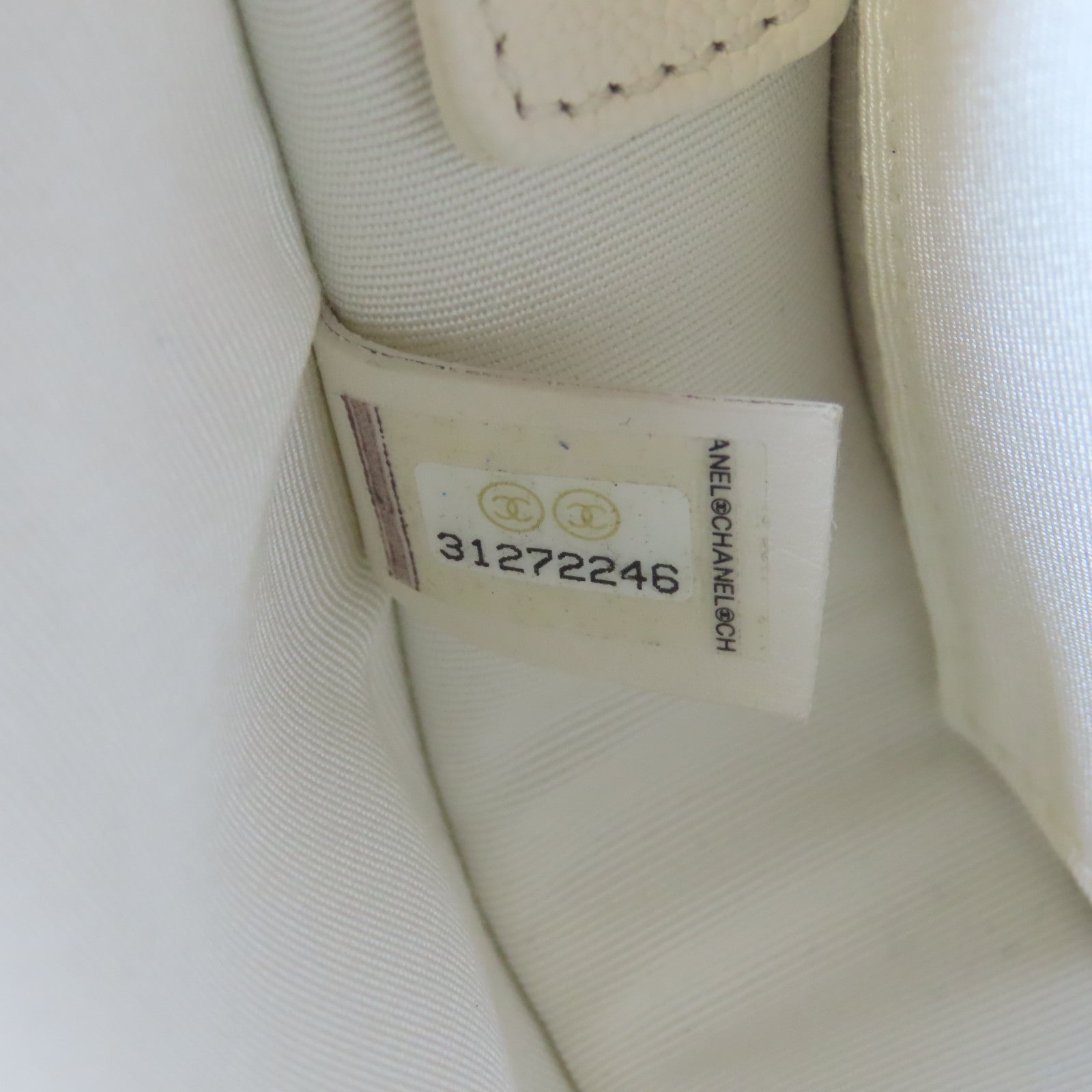 CHANEL 菱格牛皮皮革Mini Bag金扣肩背袋黑色/白色