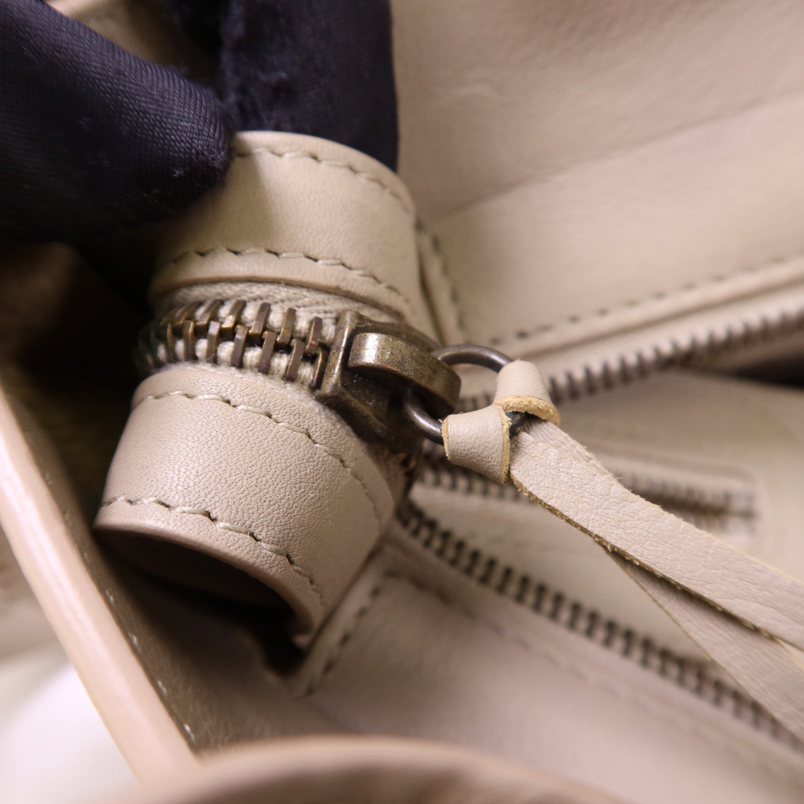 BALENCIAGA 牛皮皮革Blackout City手挽肩背兩用袋