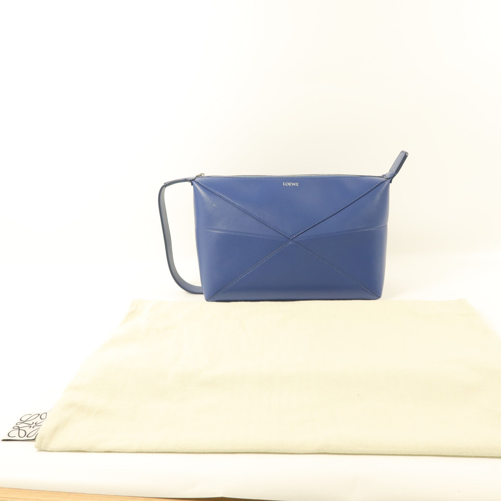 LOEWE 牛皮皮革Puzzle Fold Wash Bag手挽袋