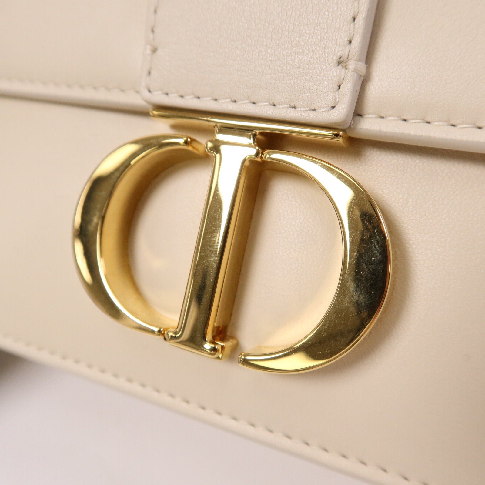 Dior 牛皮皮革Small 30 Montaigne金扣肩背袋