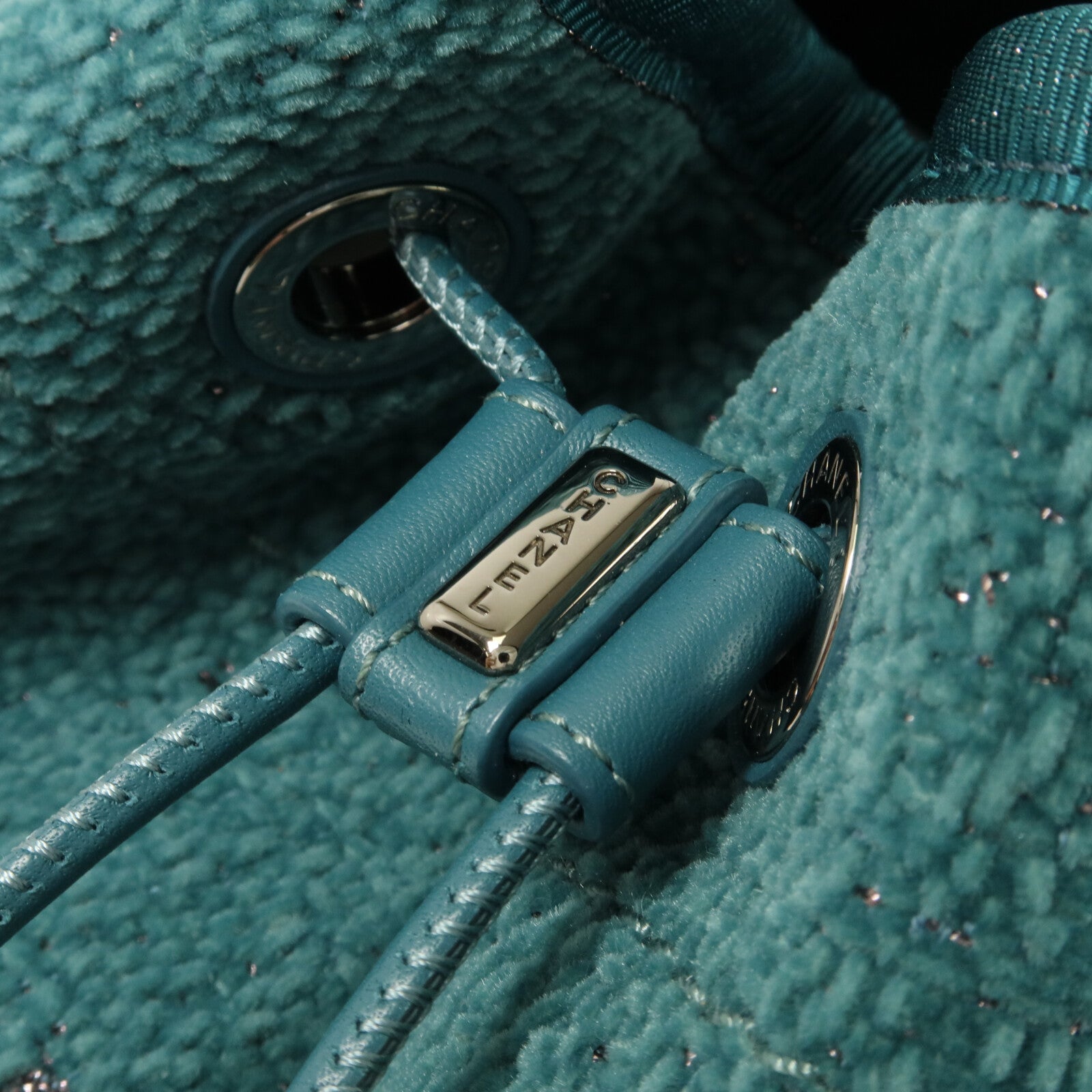 CHANEL 絨布Deauville Drawstring Bucket鏈帶肩背袋
