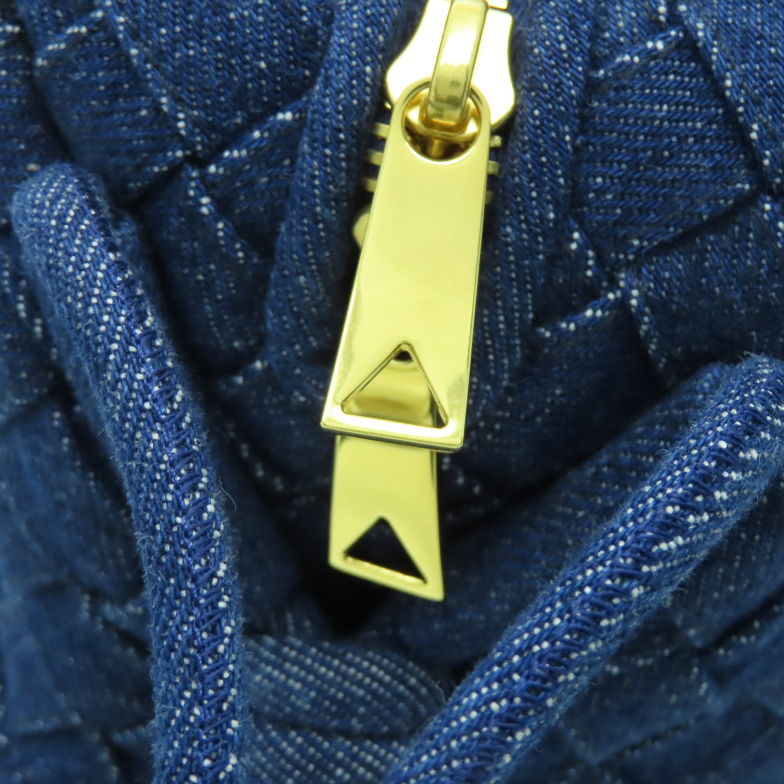 BOTTEGA VENETA 牛仔布料Small Loop Camera Bag金扣肩背袋藍色