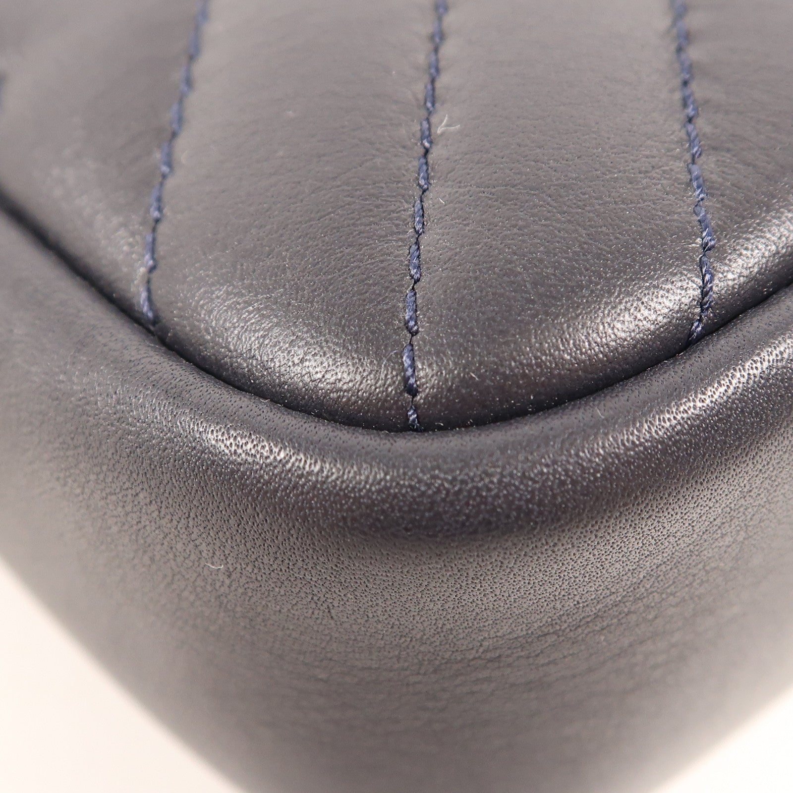 CHANEL 牛皮皮革Chain Shoulder銀扣肩背袋